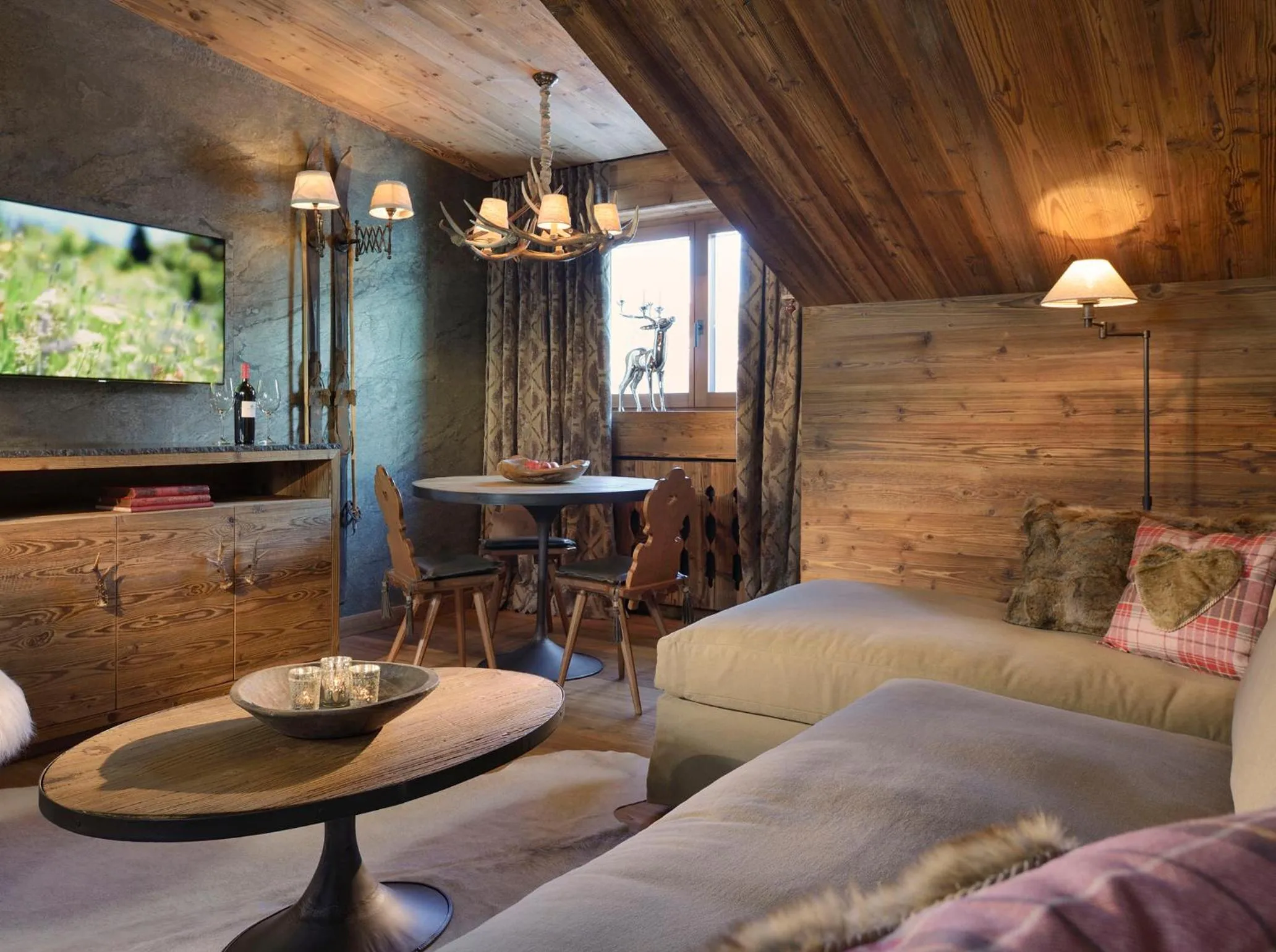 Living room, Bed in Hotel Arlberg Lech