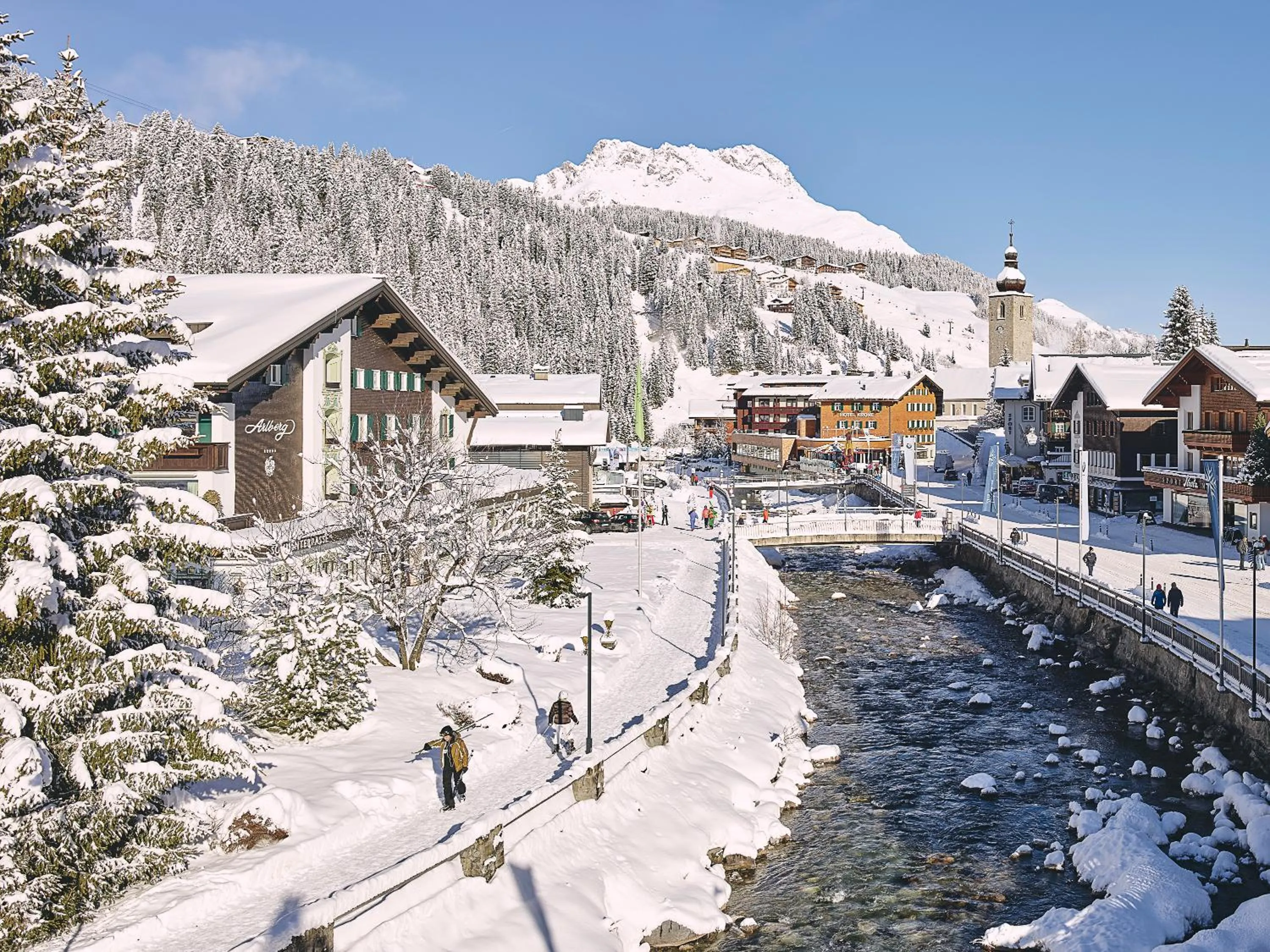 Facade/entrance in Hotel Arlberg Lech