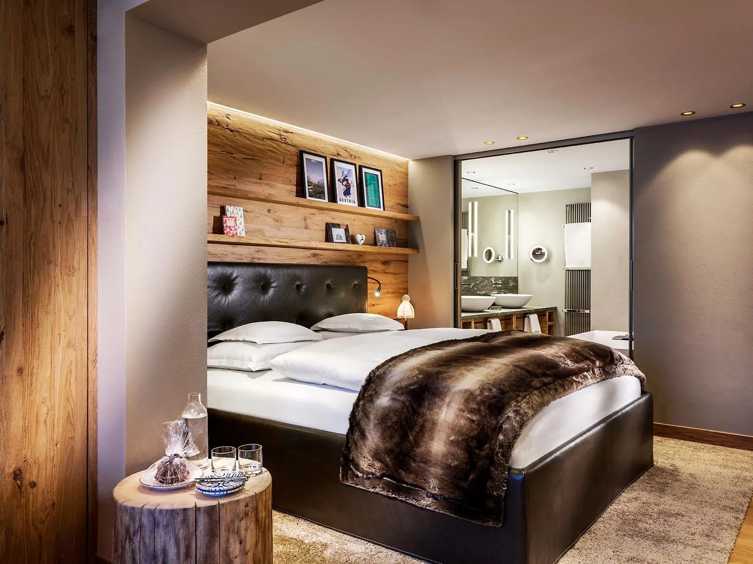 Shower, Bed in Hotel Arlberg Lech