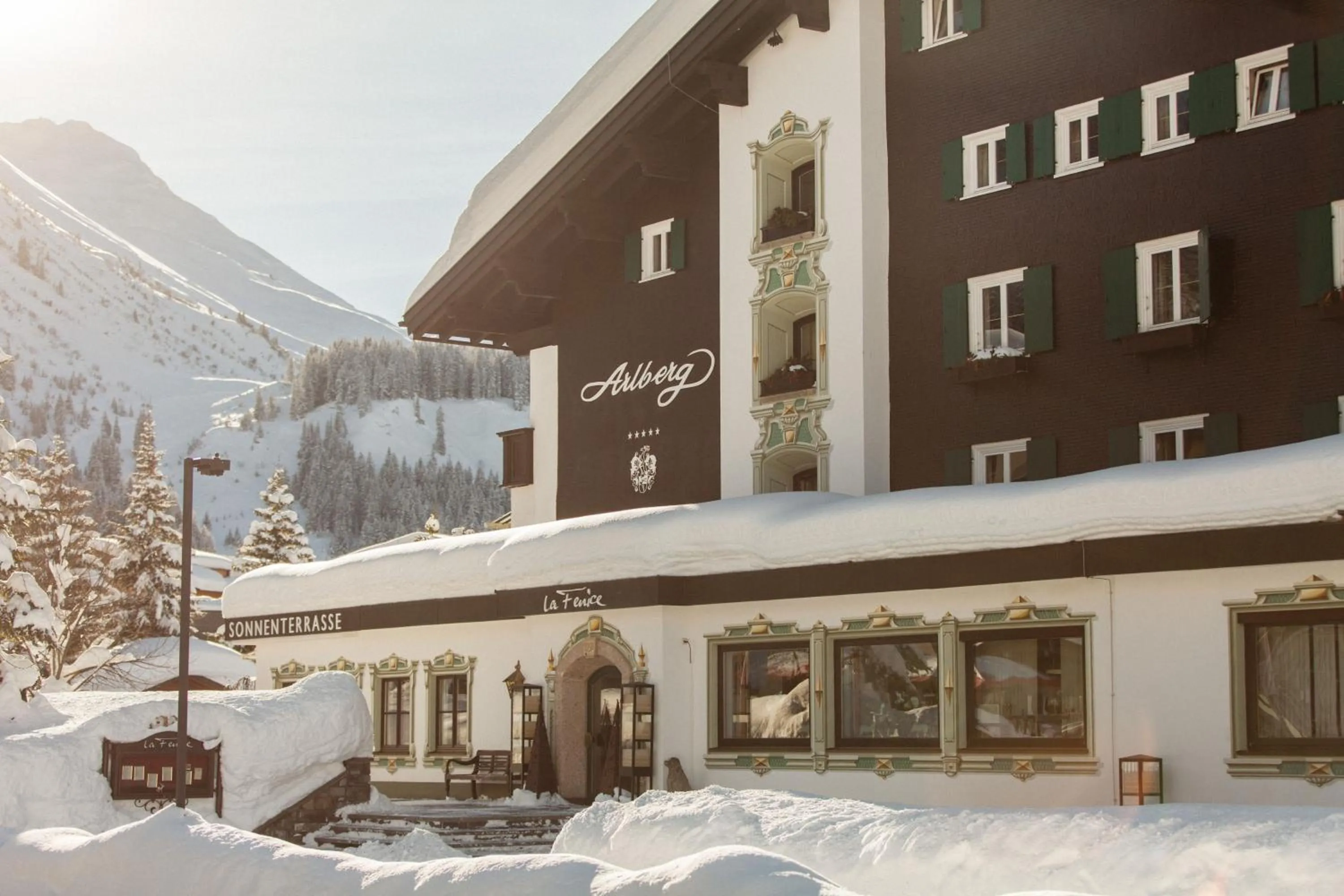 Property building in Hotel Arlberg Lech