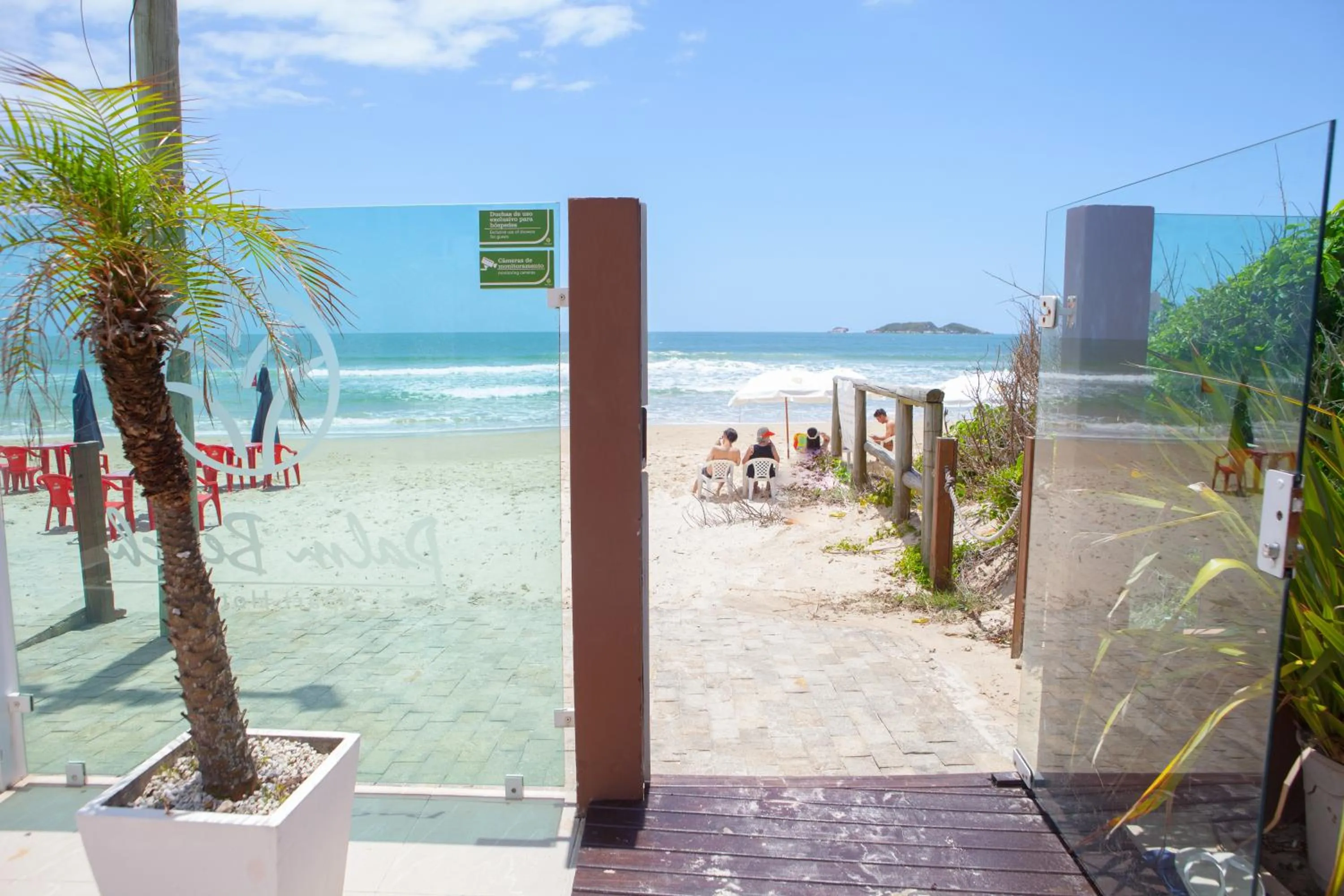 Facade/entrance in Palm Beach Apart Hotel
