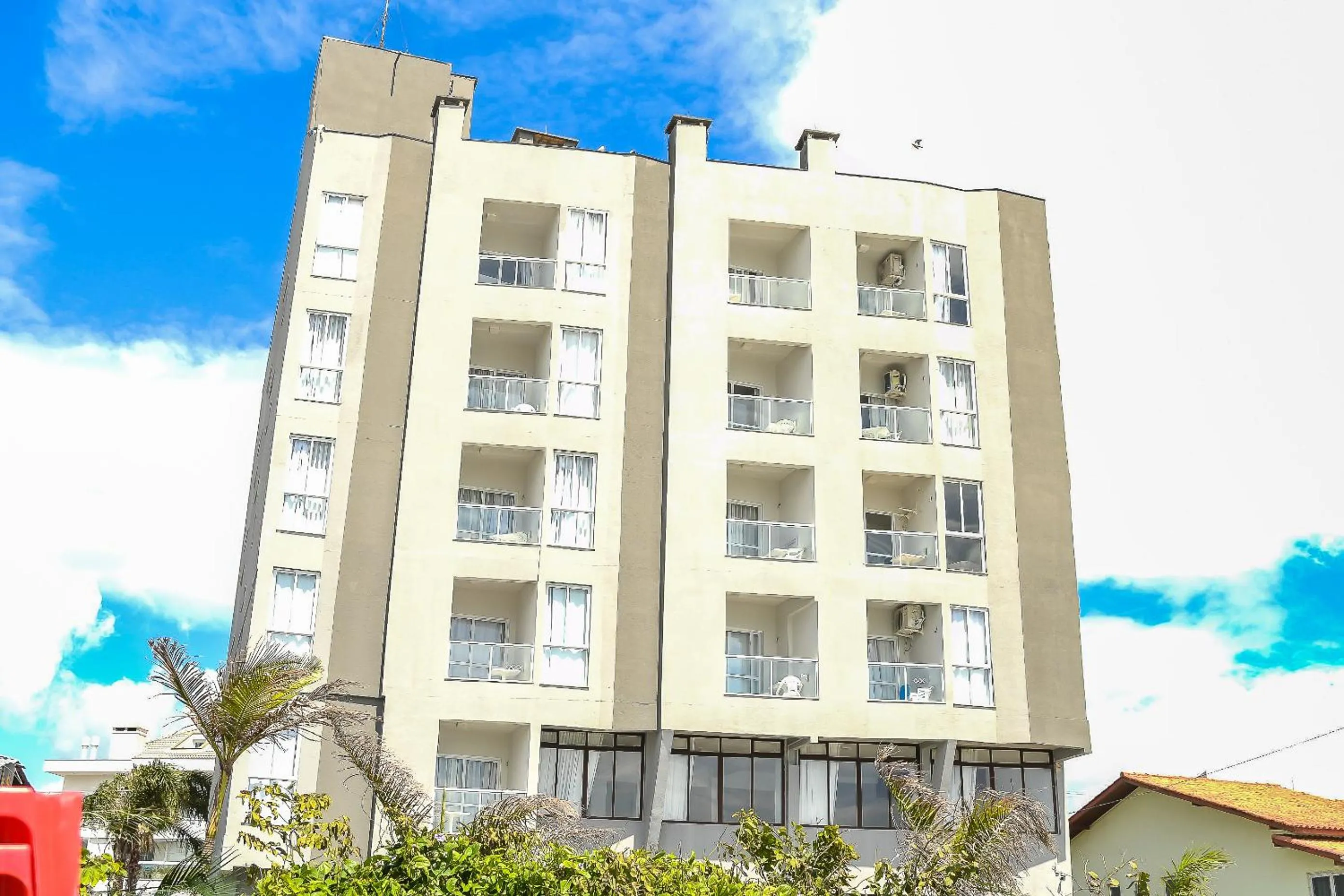 Facade/entrance in Palm Beach Apart Hotel