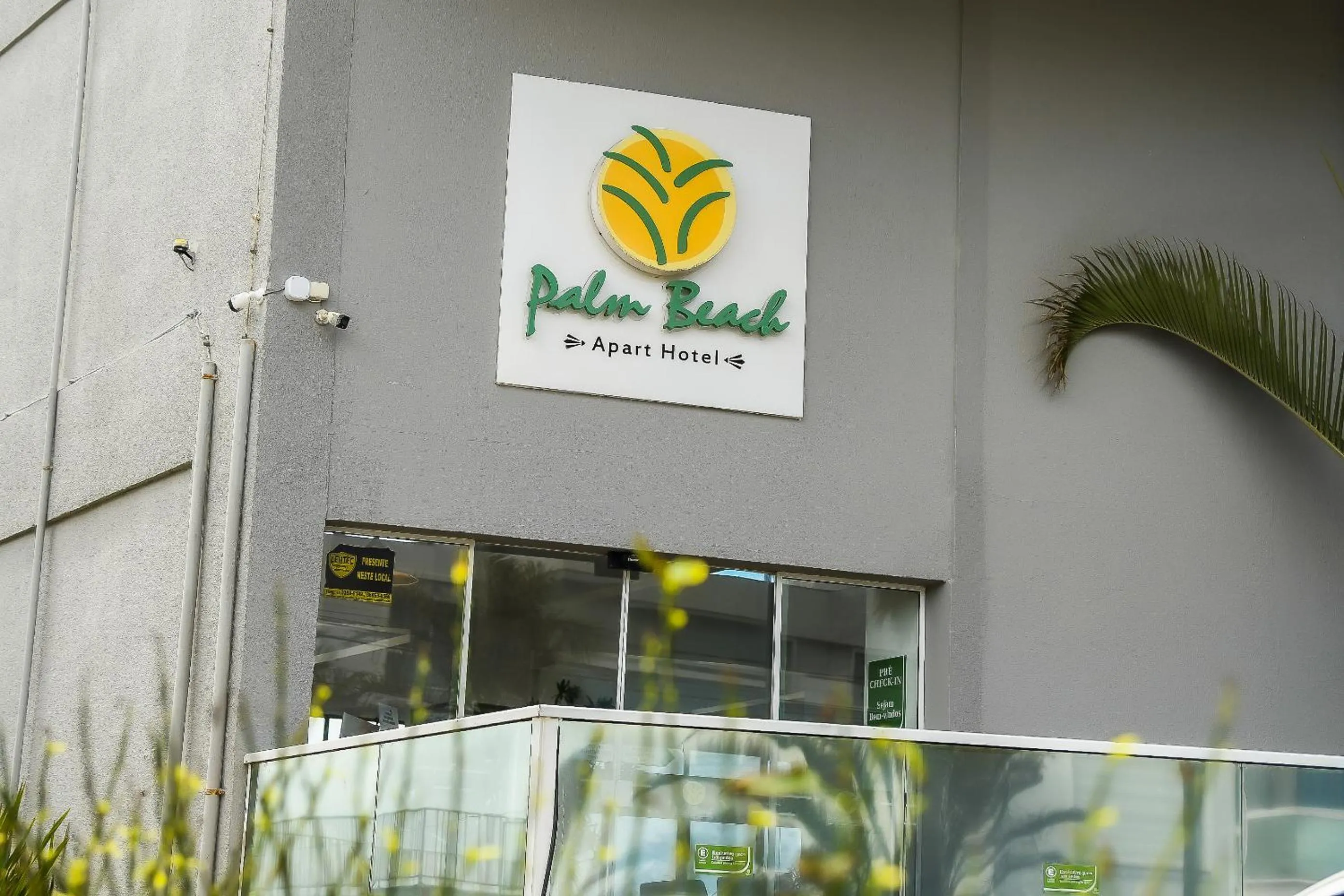 Facade/entrance in Palm Beach Apart Hotel