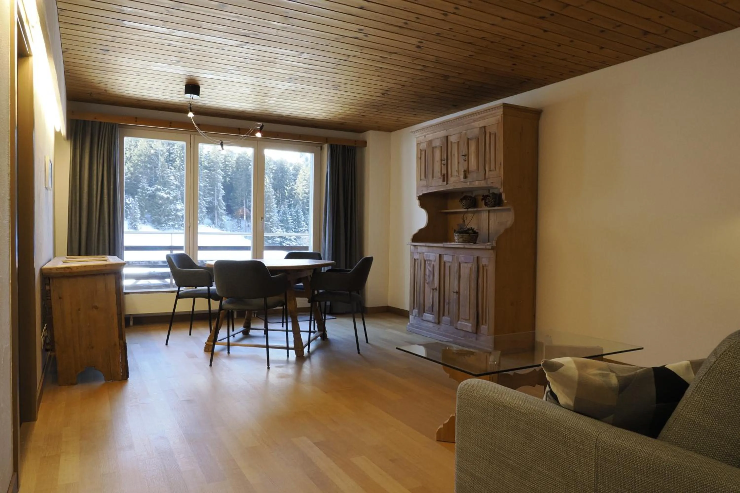 Dining area in Hotel Alpina Parpan