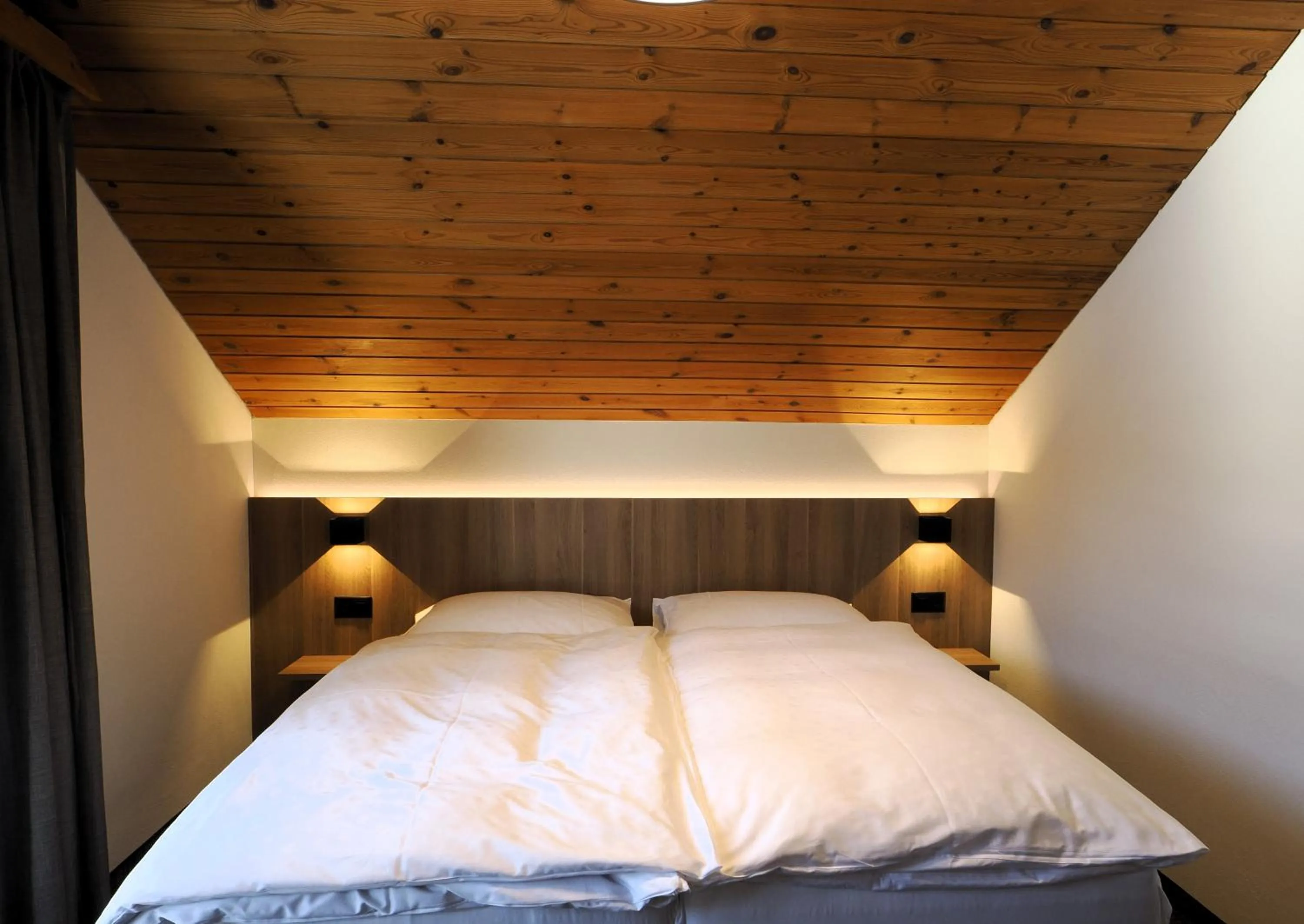 Bedroom, Bed in Hotel Alpina Parpan