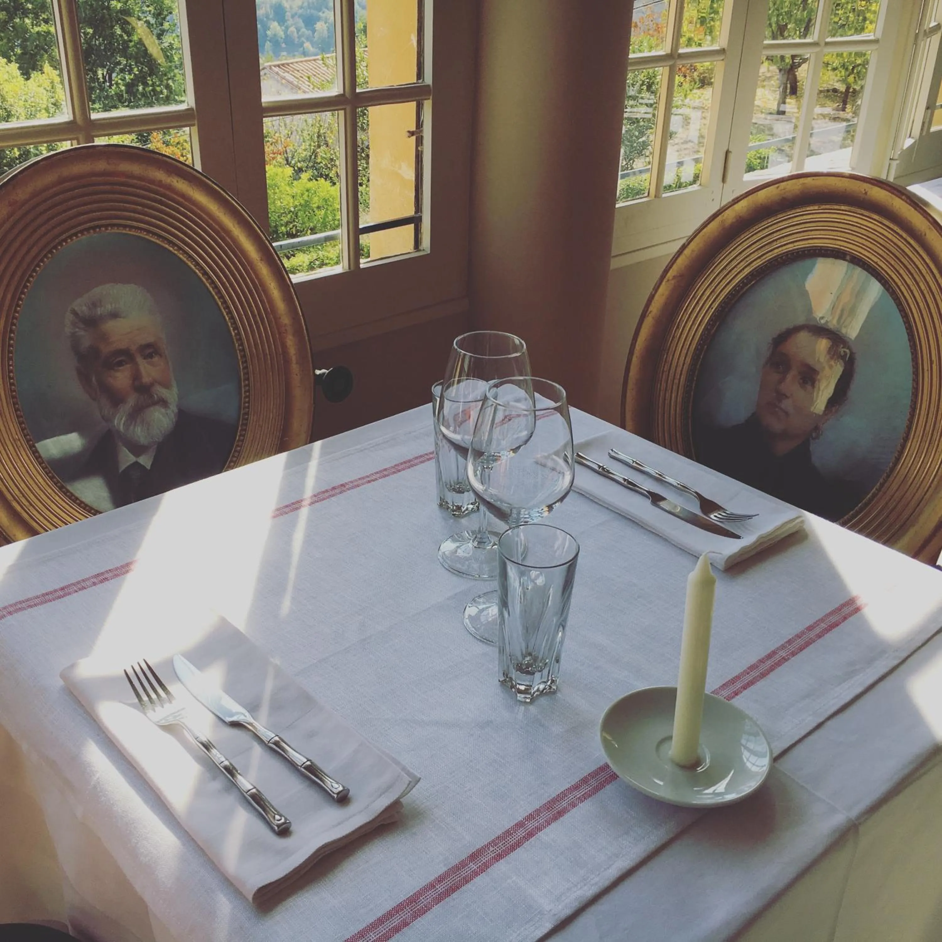 Restaurant/places to eat in Hôtel particulier des Jasmins