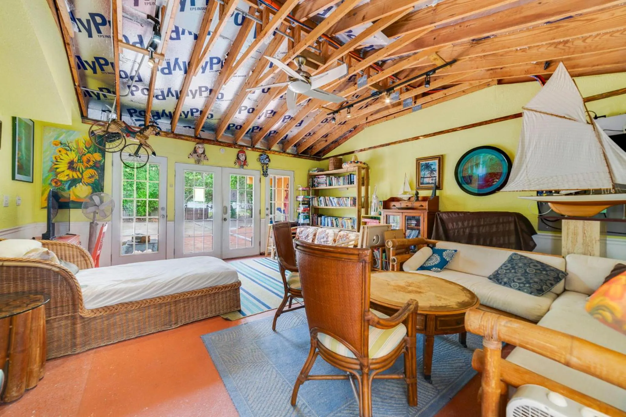 Property building, Bed in Beach Place Guesthouses