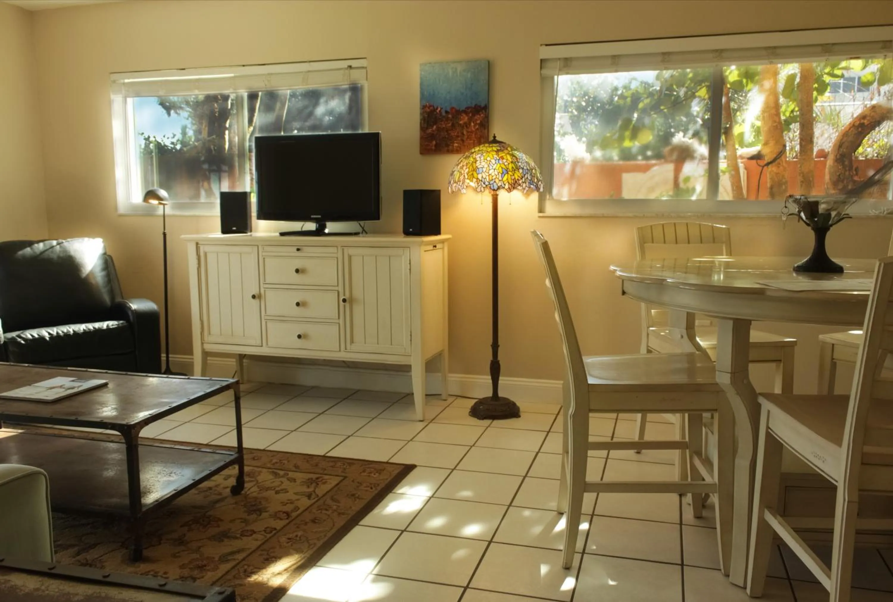Dining area in Beach Place Guesthouses