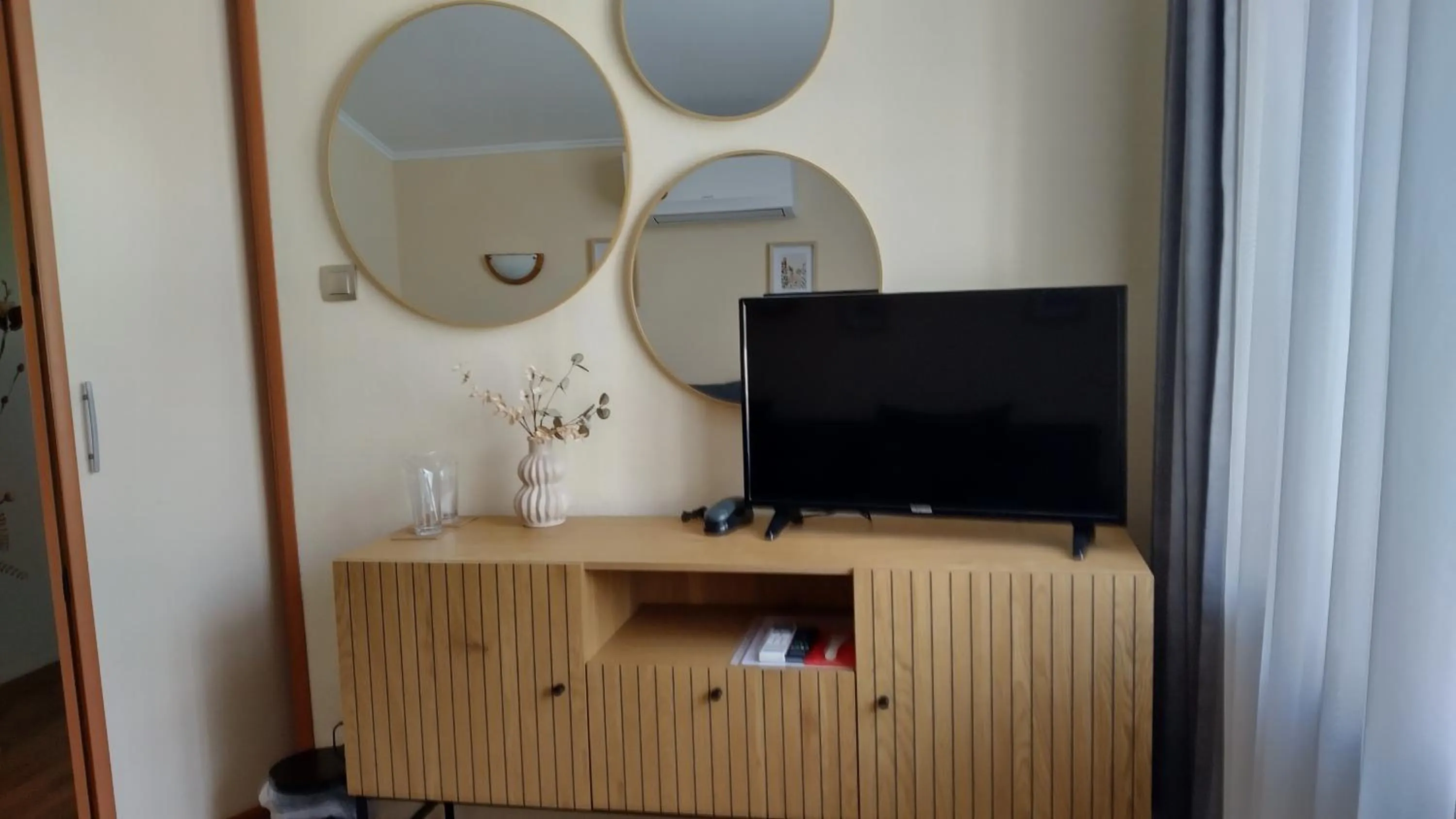 TV and multimedia in Victoria Family Hotel