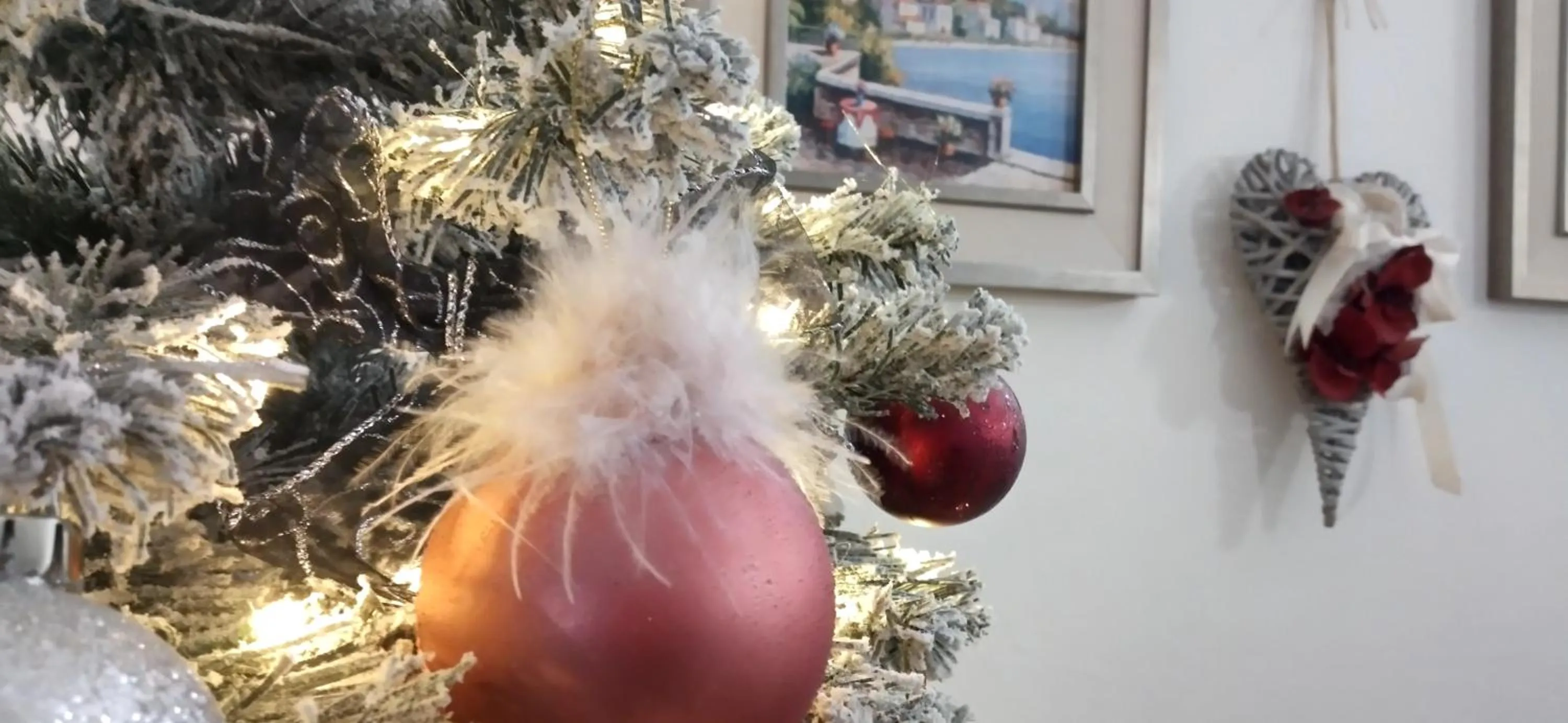 Restaurant/places to eat in Victoria Family Hotel