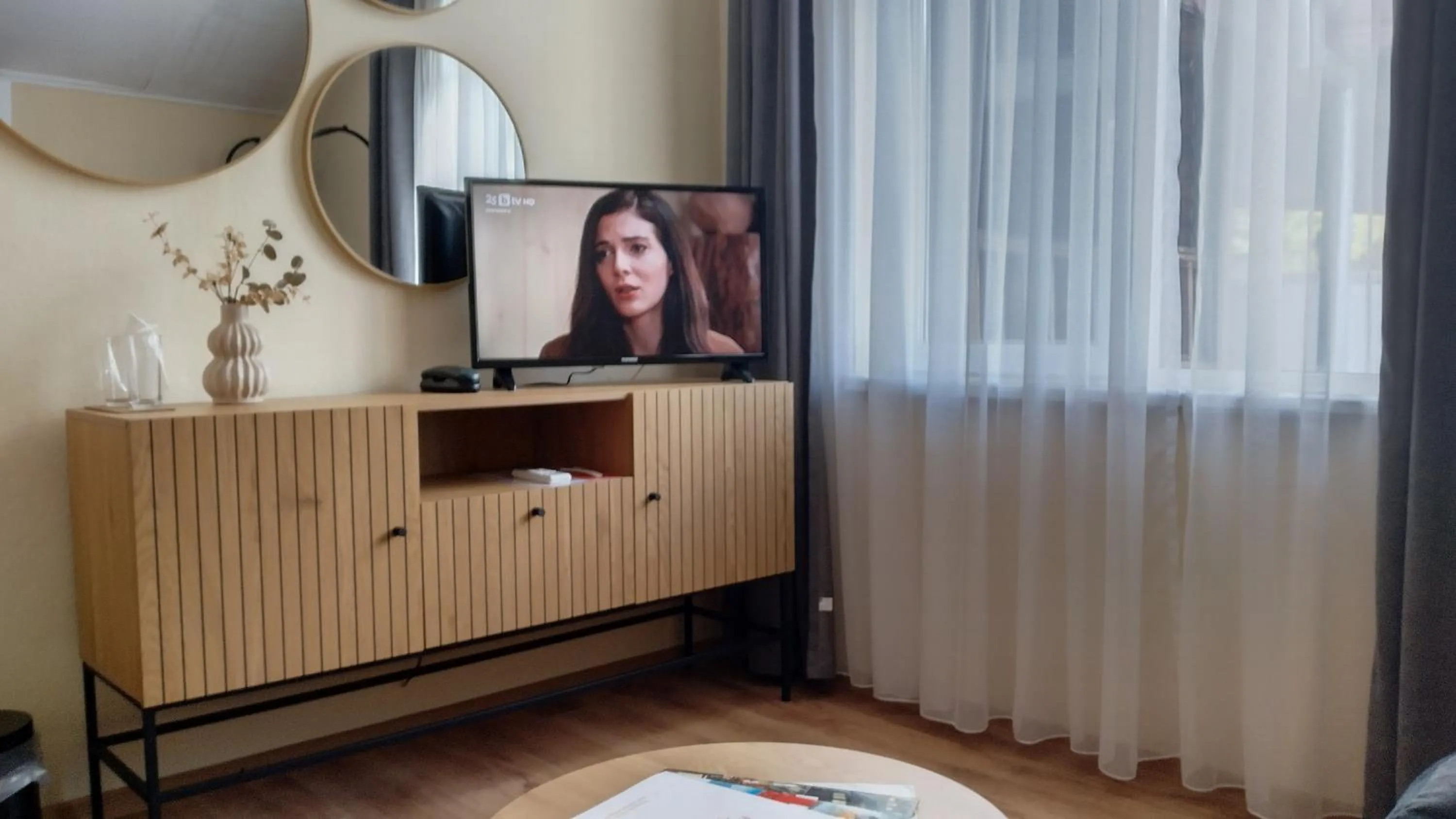 Communal lounge/ TV room in Victoria Family Hotel