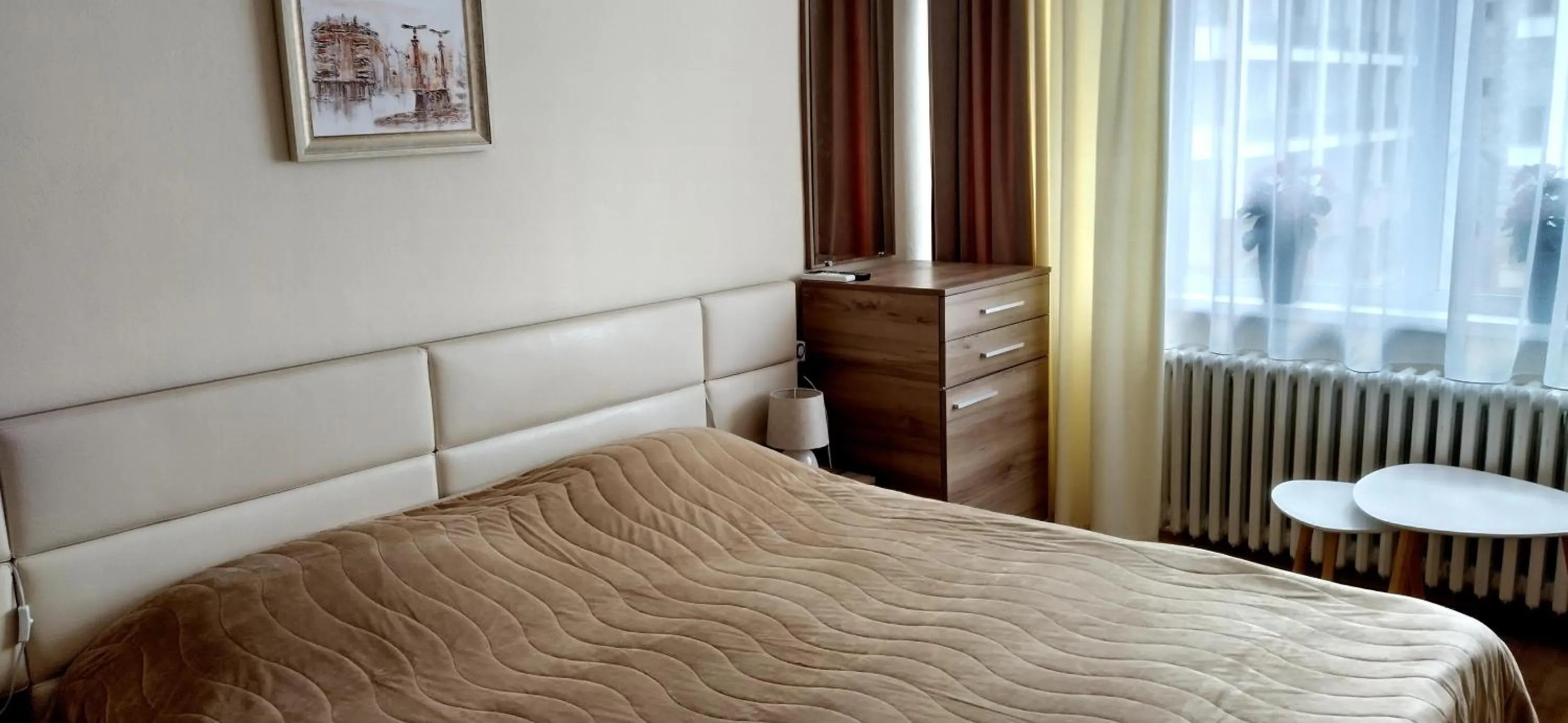 Summer, Bed in Victoria Family Hotel