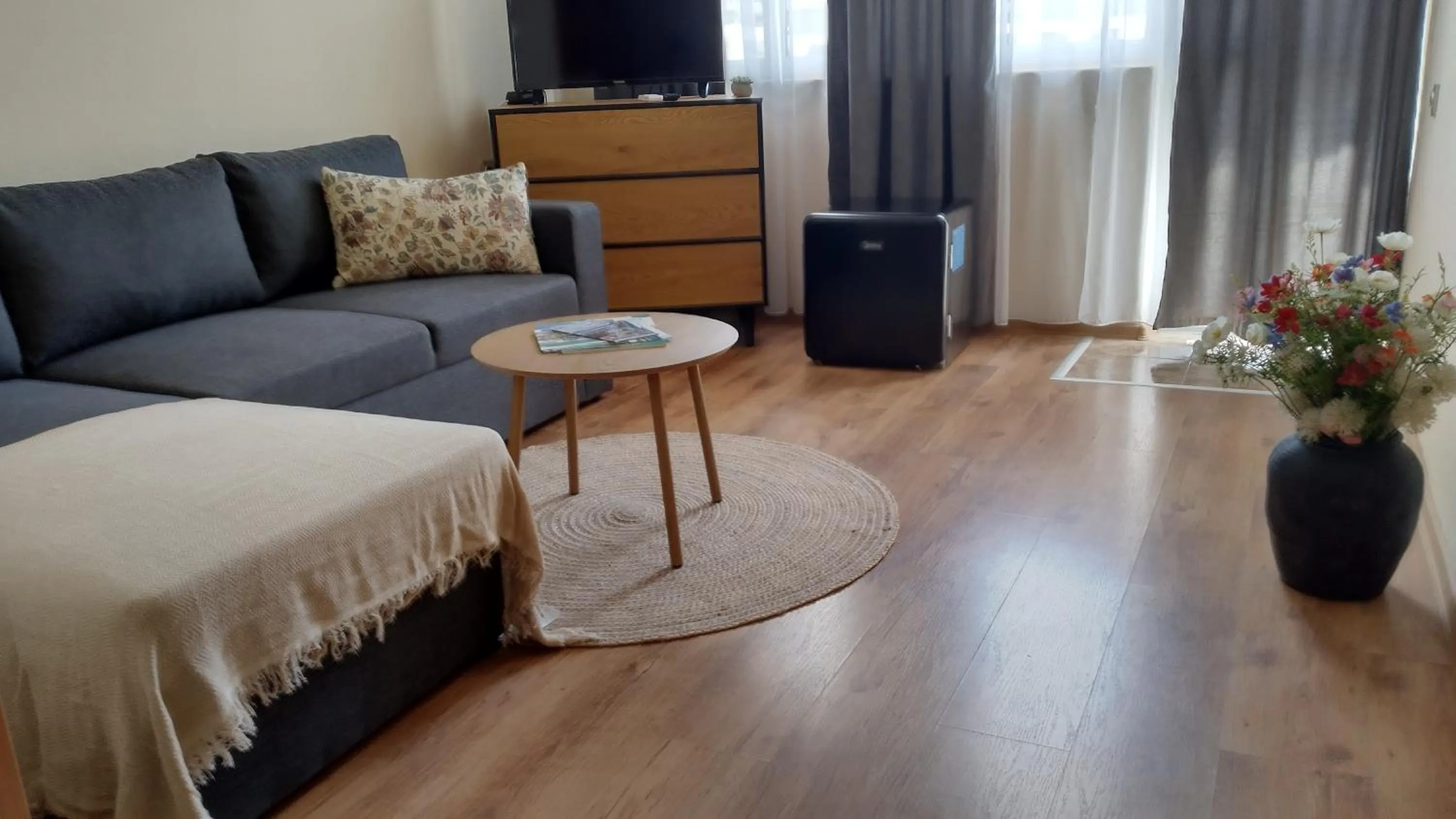 Summer, Bed in Victoria Family Hotel