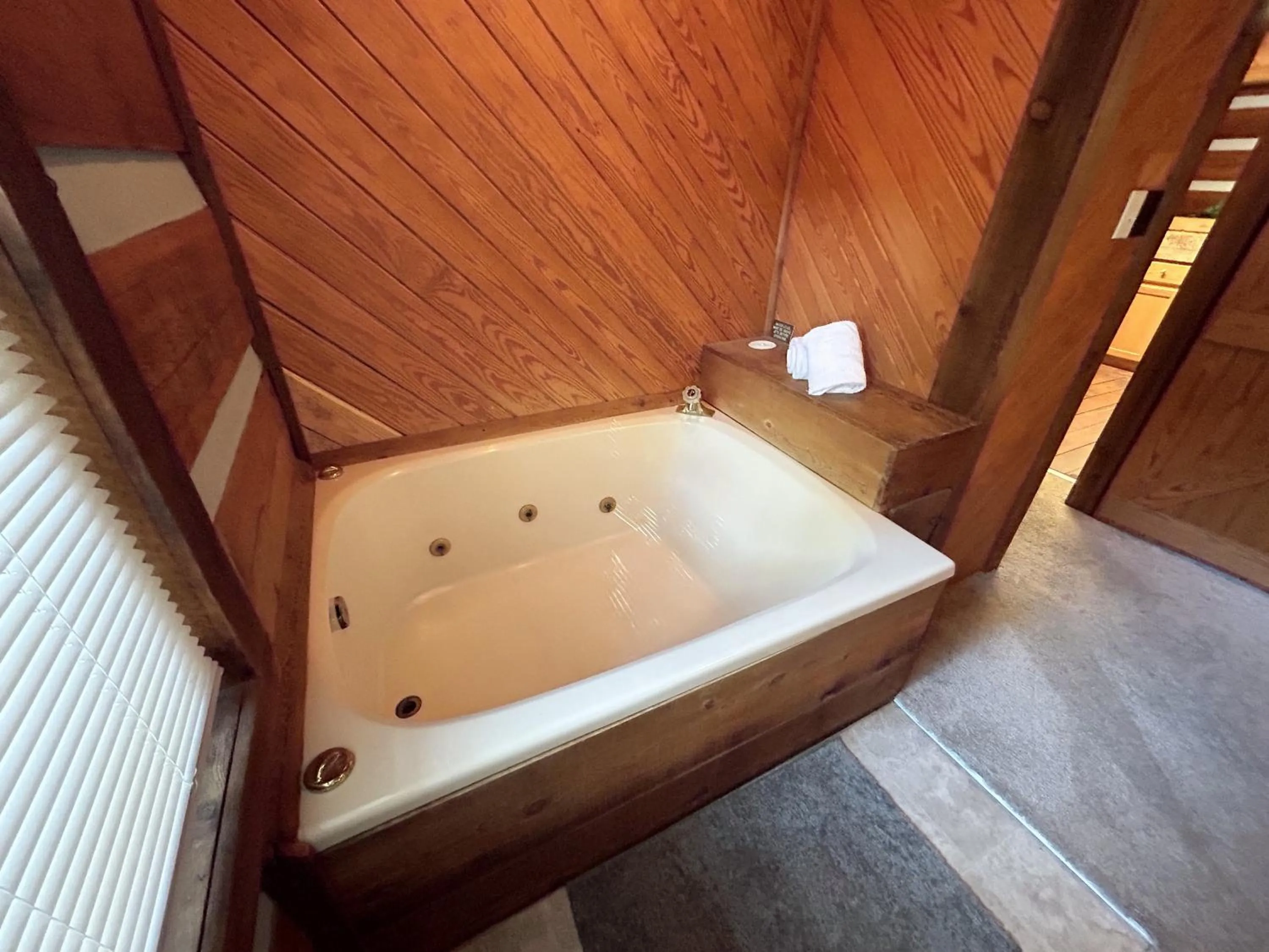 Hot Tub in Emerald Woods