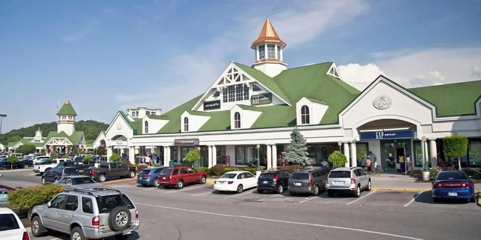 Shopping Area in Emerald Woods