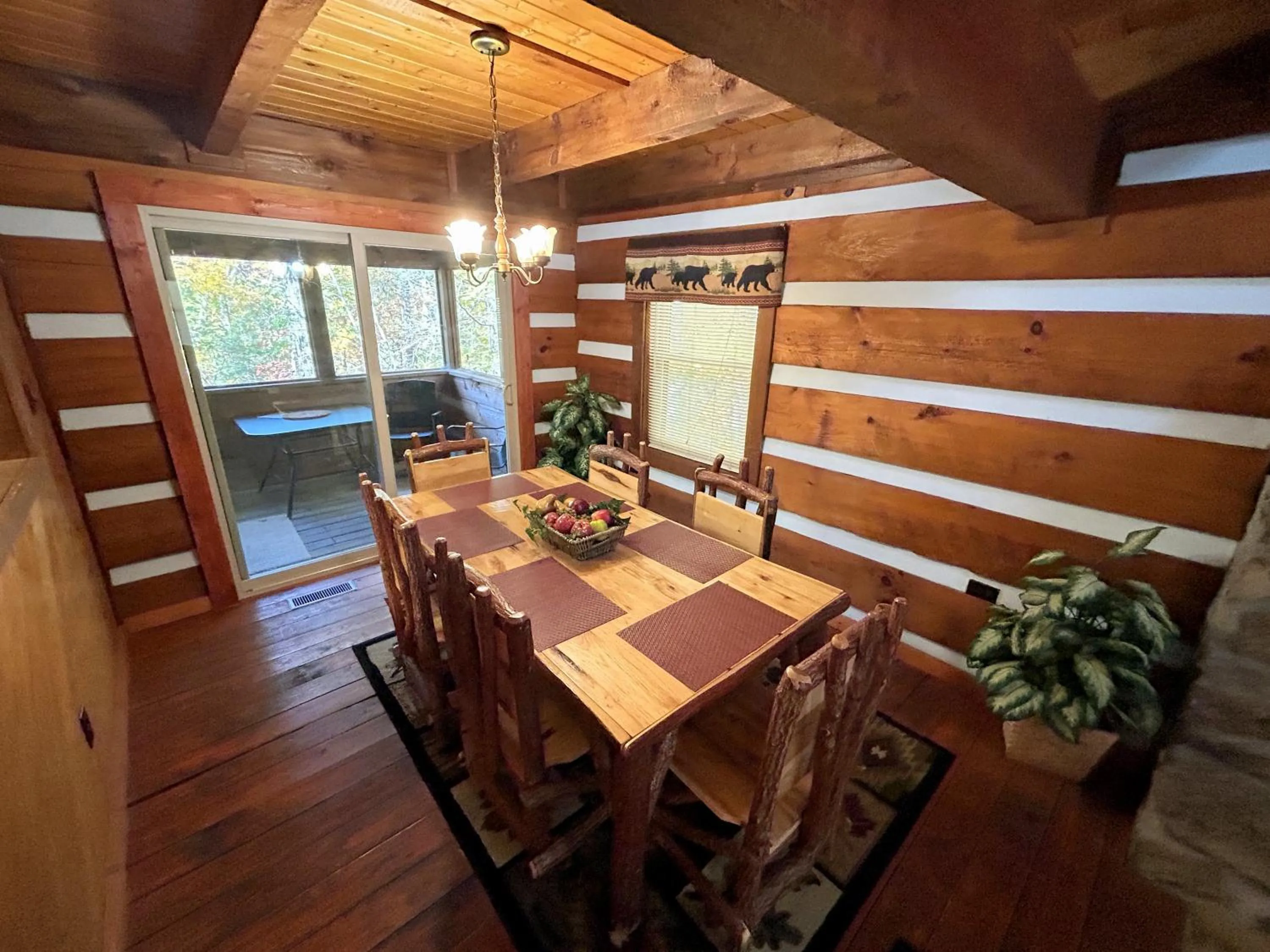Dining area in Emerald Woods