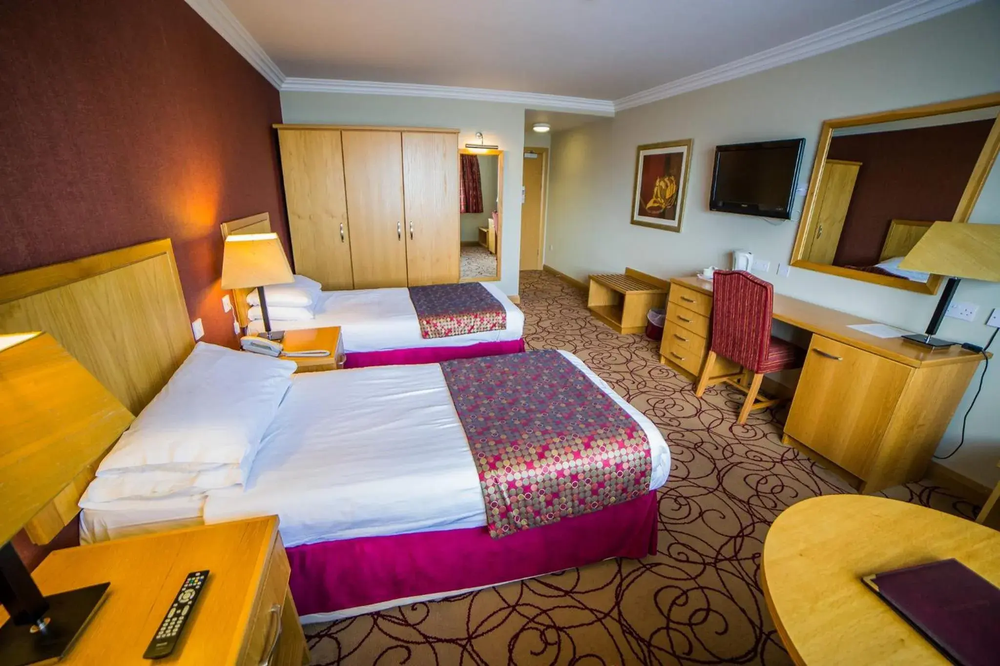 Twin Room - single occupancy in Curran Court Hotel Twin Room - single occupancy in Curran Court Hotel