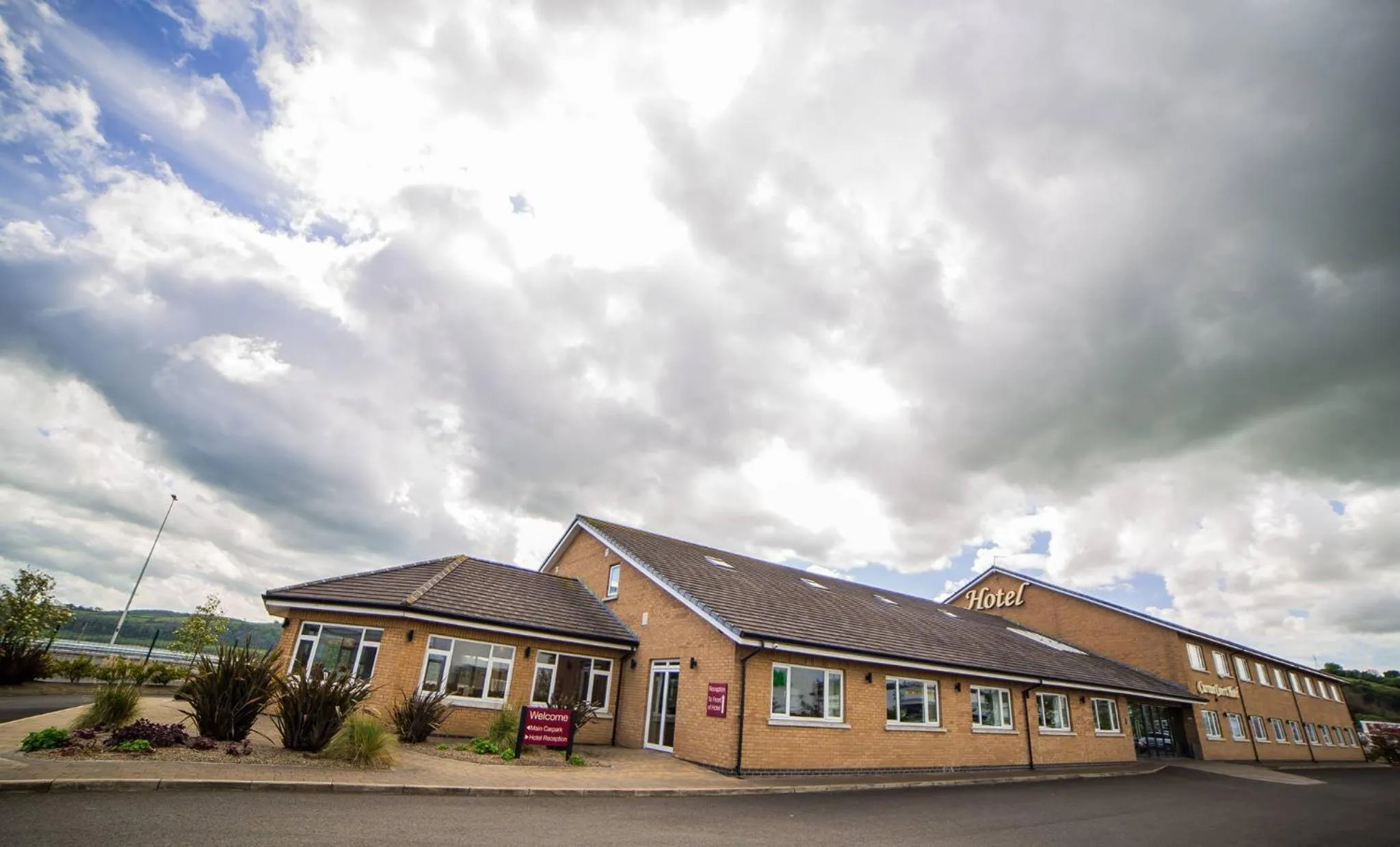 Facade/entrance in Curran Court Hotel