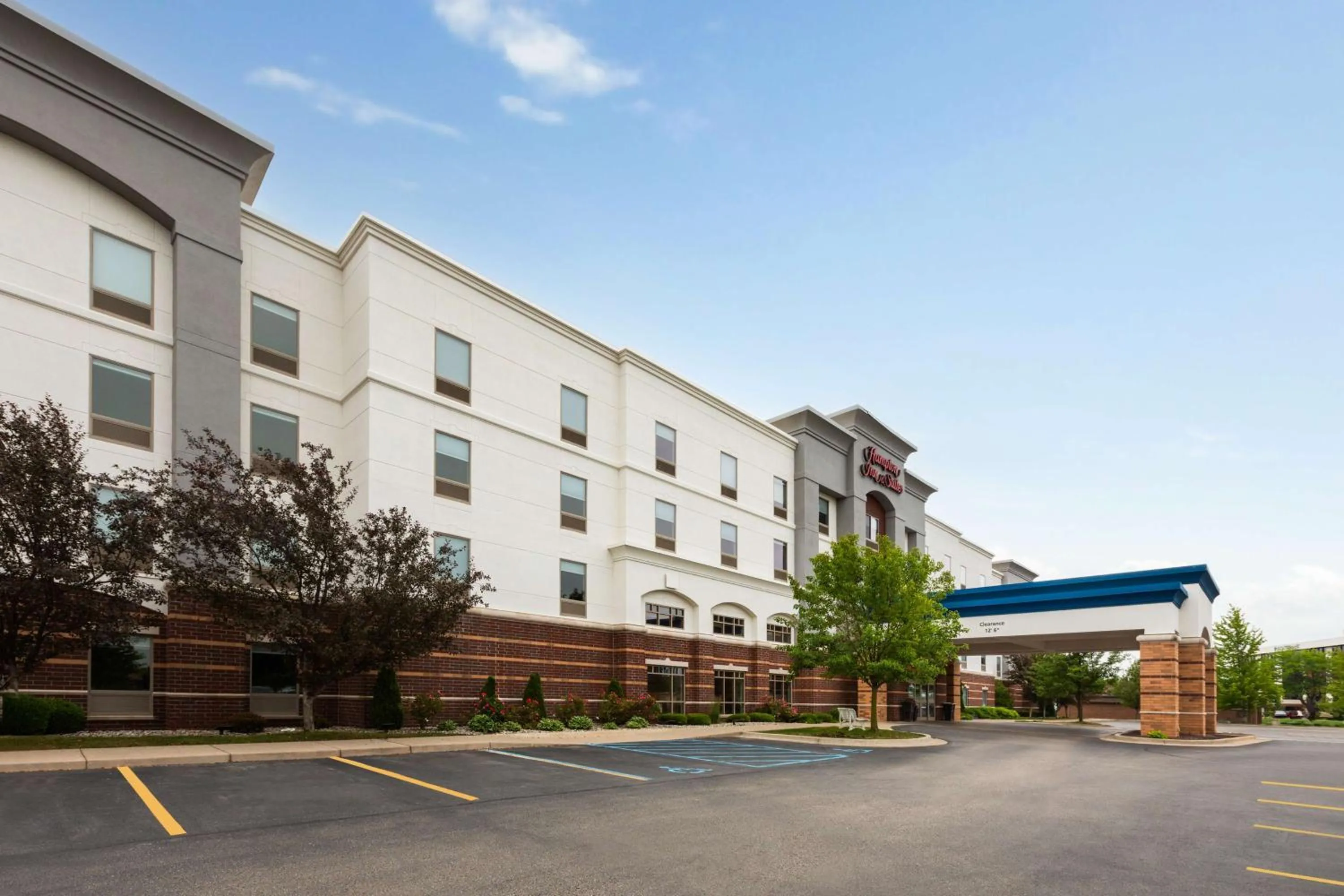 Property building in Hampton Inn & Suites Saginaw