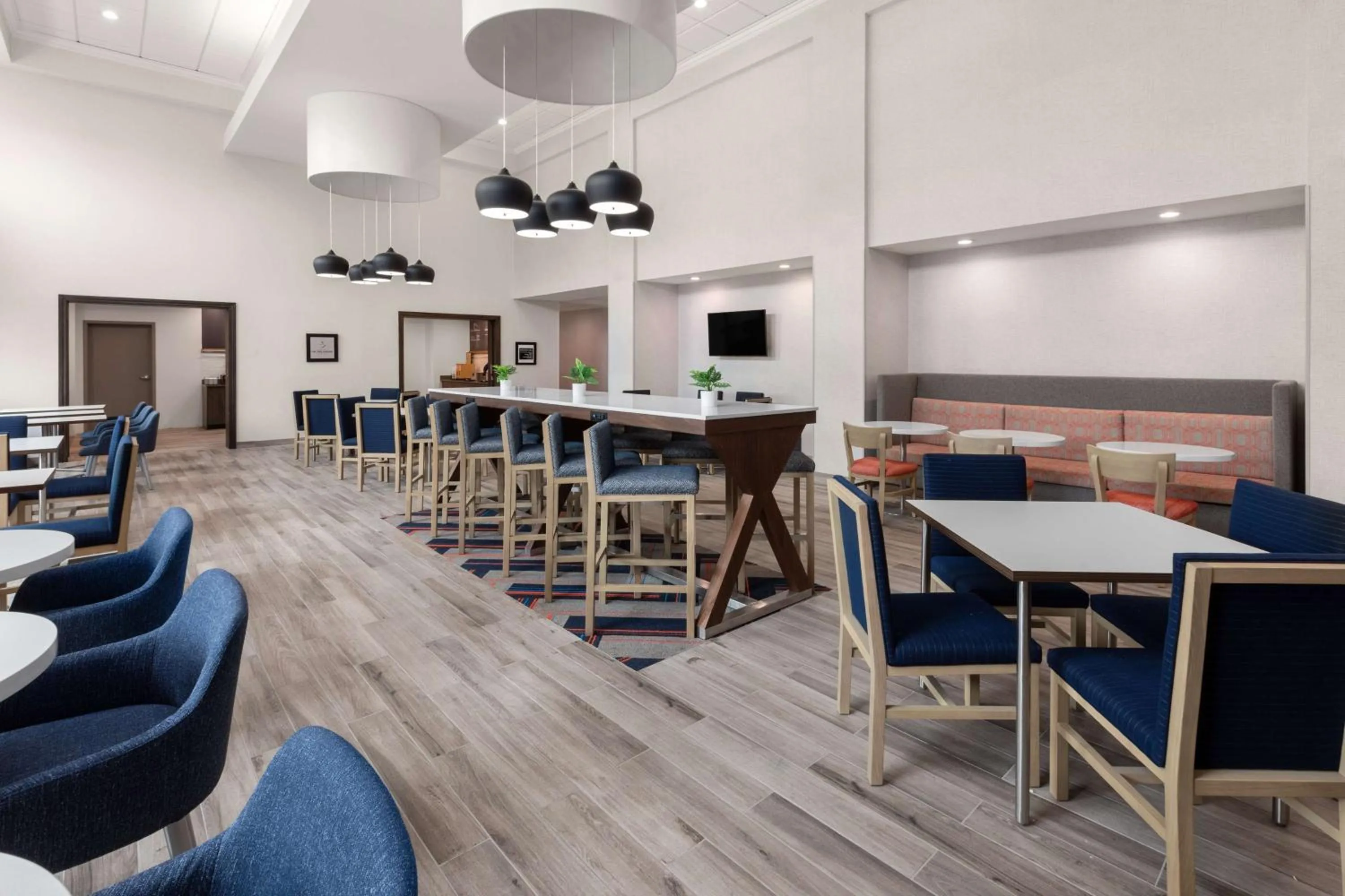 Lobby or reception in Hampton Inn & Suites Saginaw