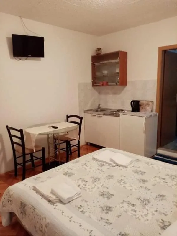 Kitchen or kitchenette, Bed in Apartmani Jela