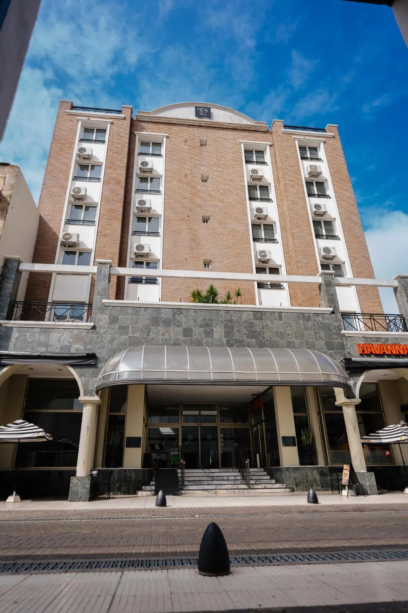 Property building in San Nicolas Plaza