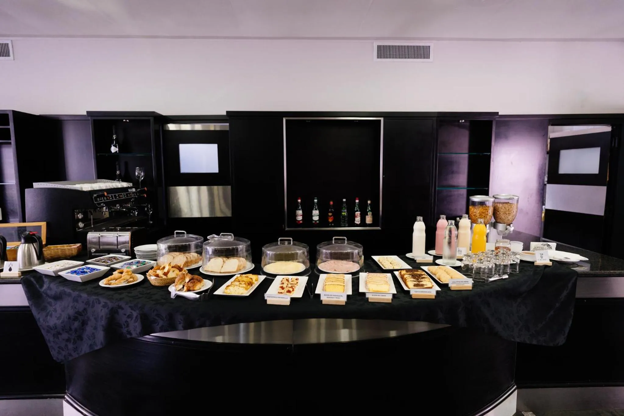 Buffet breakfast in San Nicolas Plaza