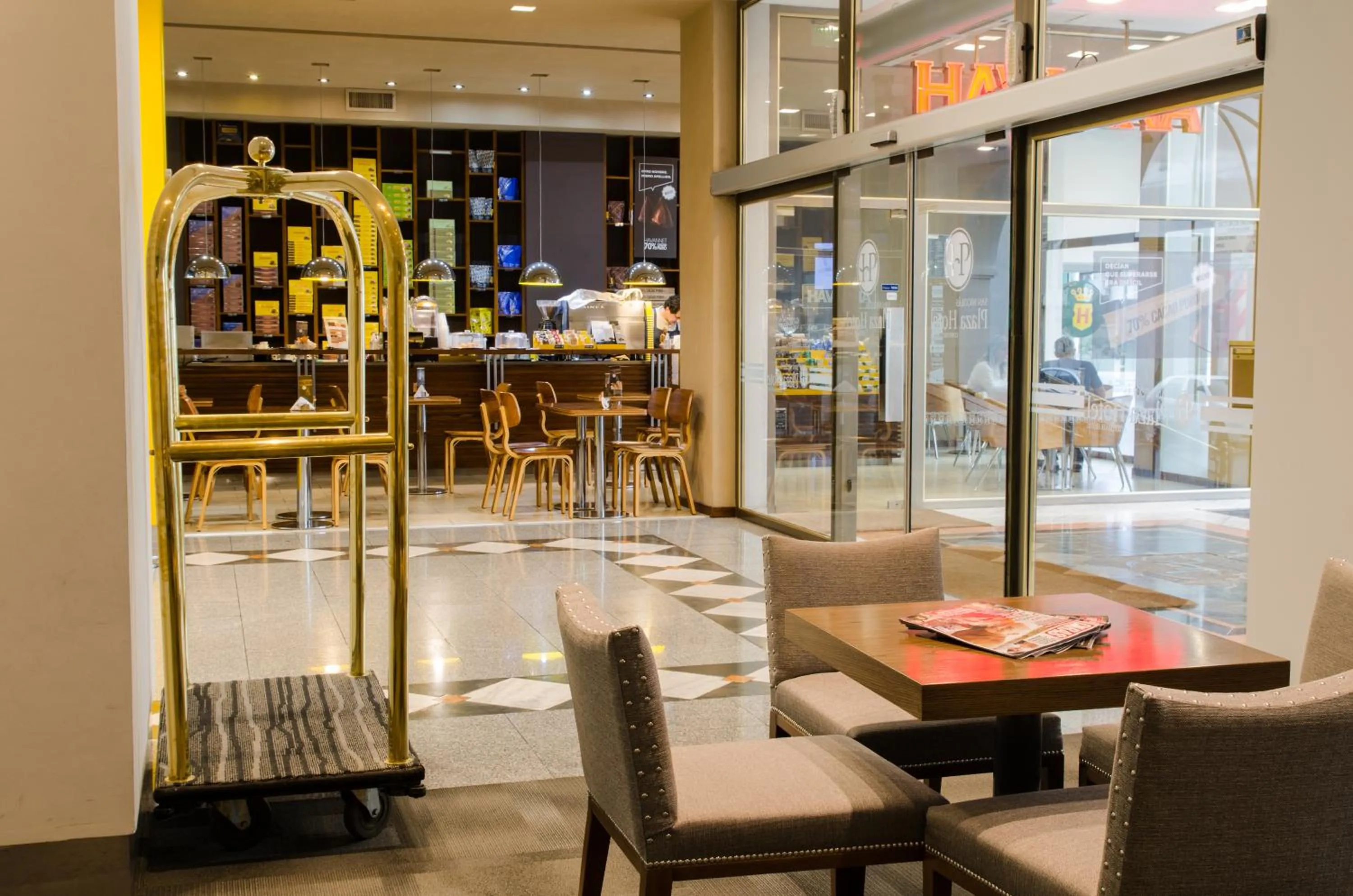 Lounge or bar in San Nicolas Plaza