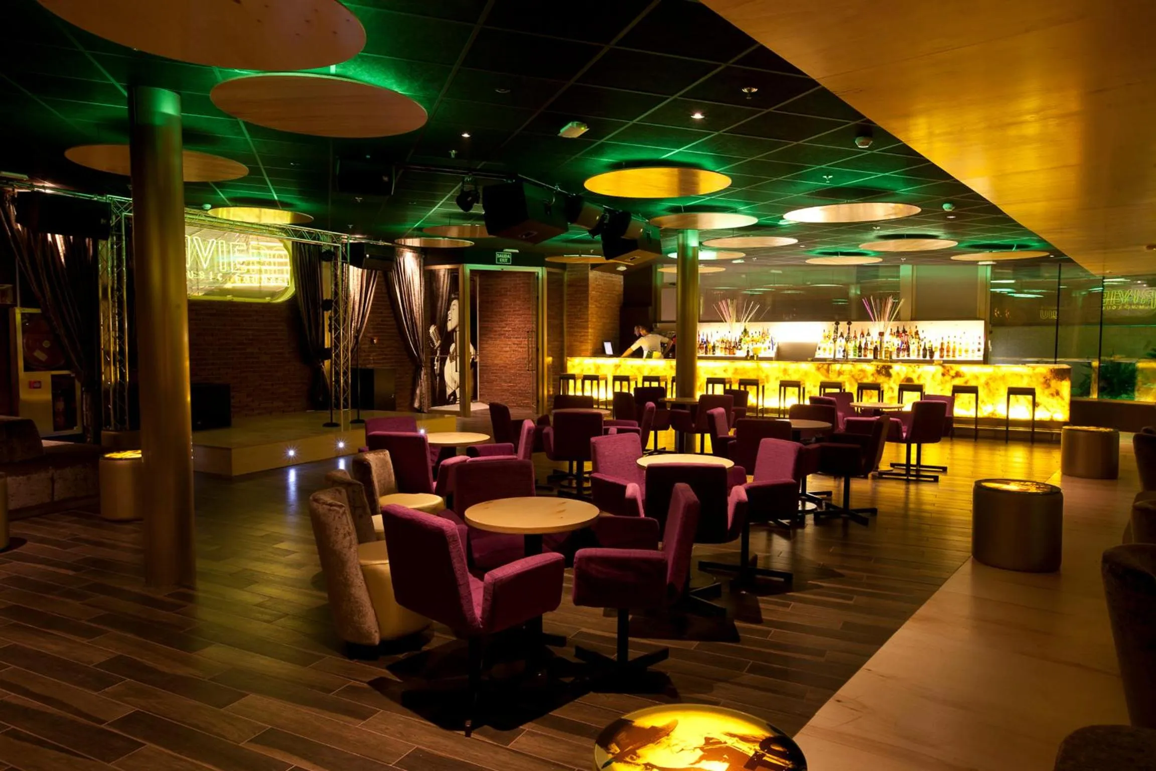 Nightclub / DJ in Riviera Beachotel - Adults Recommended