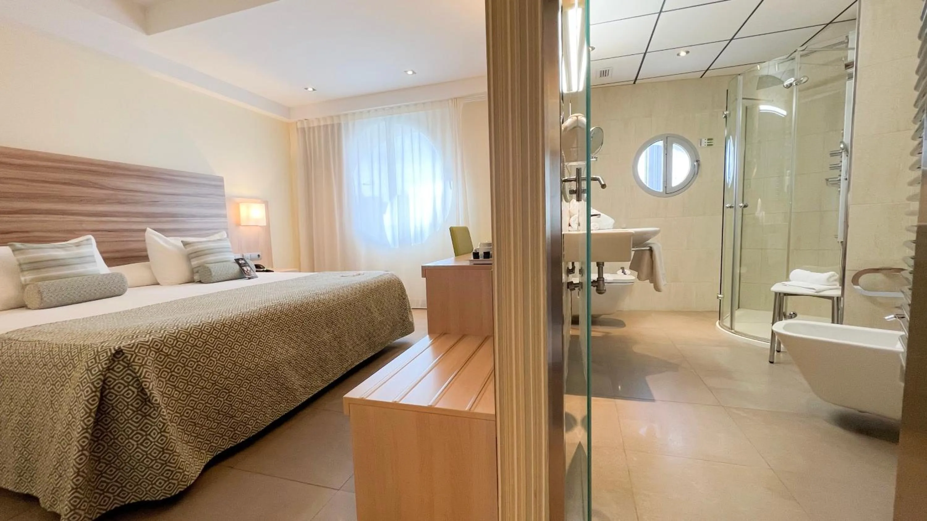 Bedroom, Bed in Riviera Beachotel - Adults Recommended