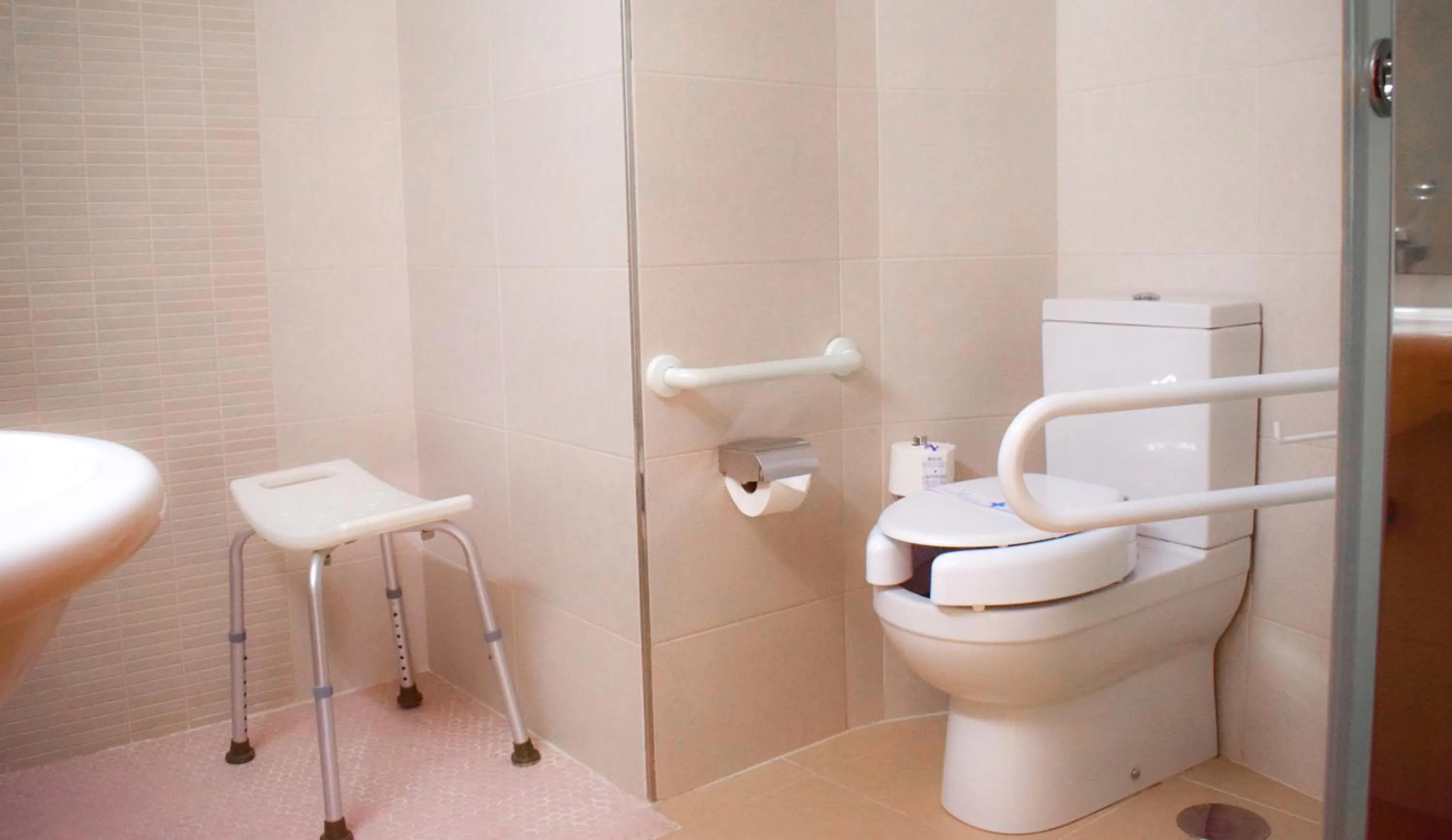 Bathroom in Riviera Beachotel - Adults Recommended