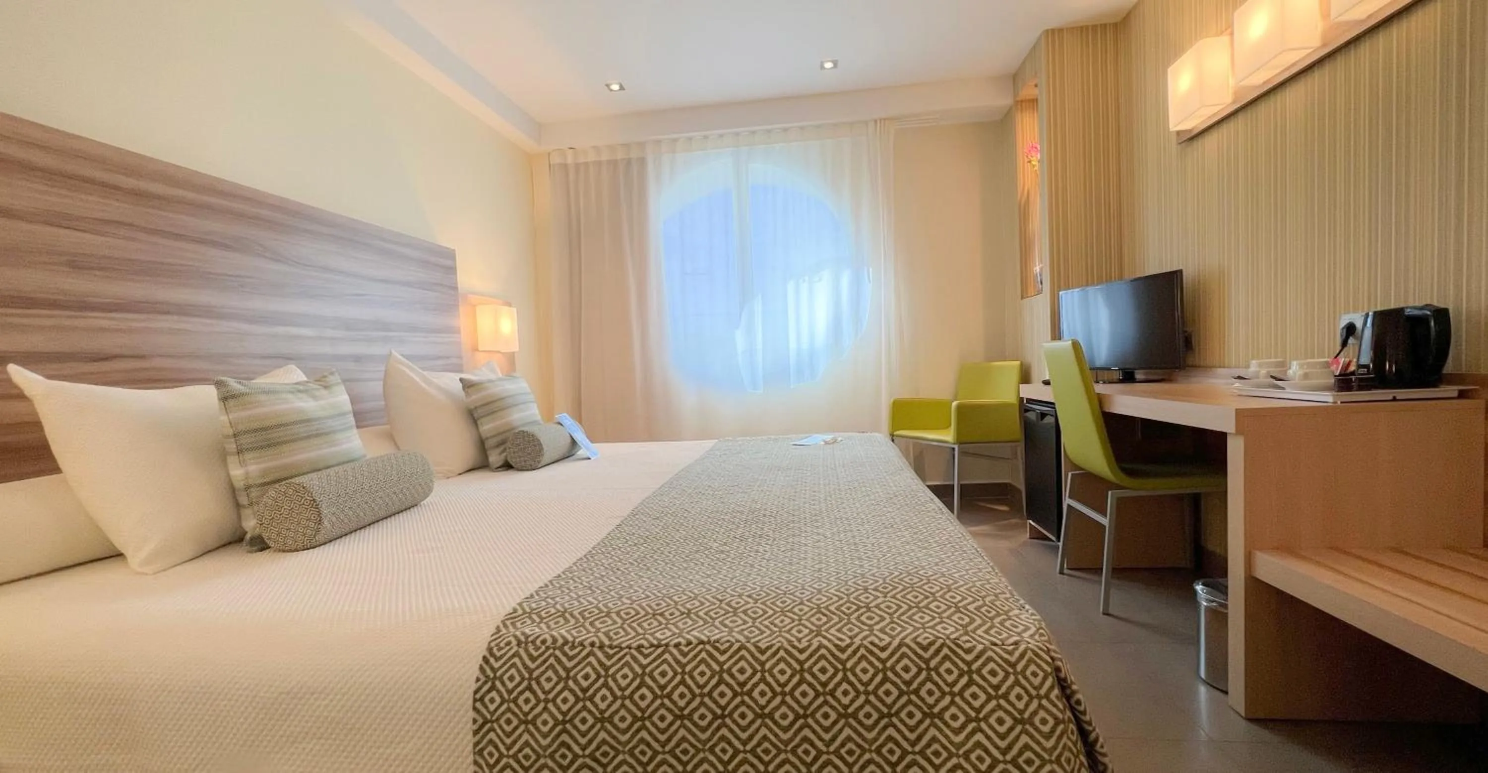 Bedroom, Bed in Riviera Beachotel - Adults Recommended