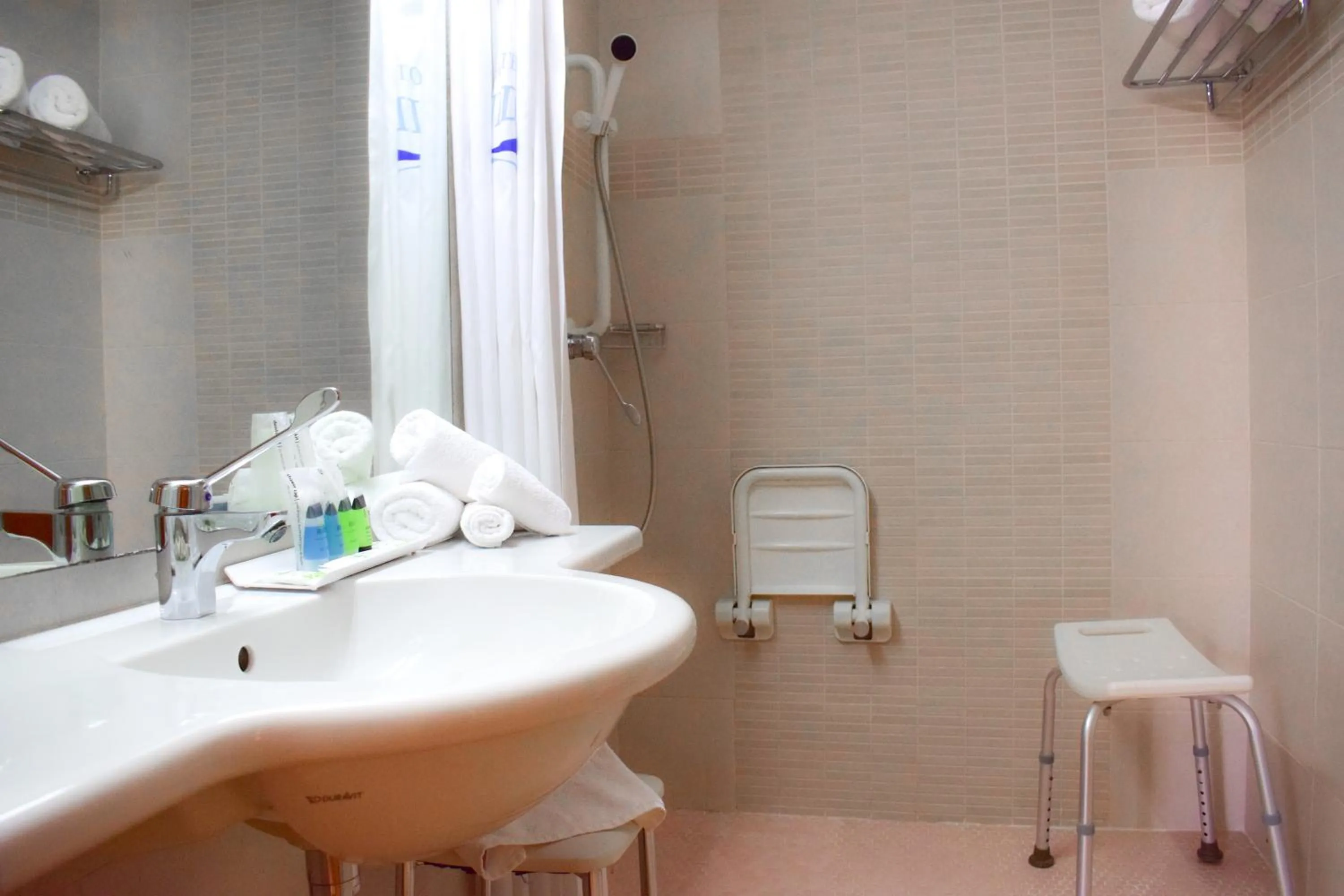 Bathroom in Riviera Beachotel - Adults Recommended