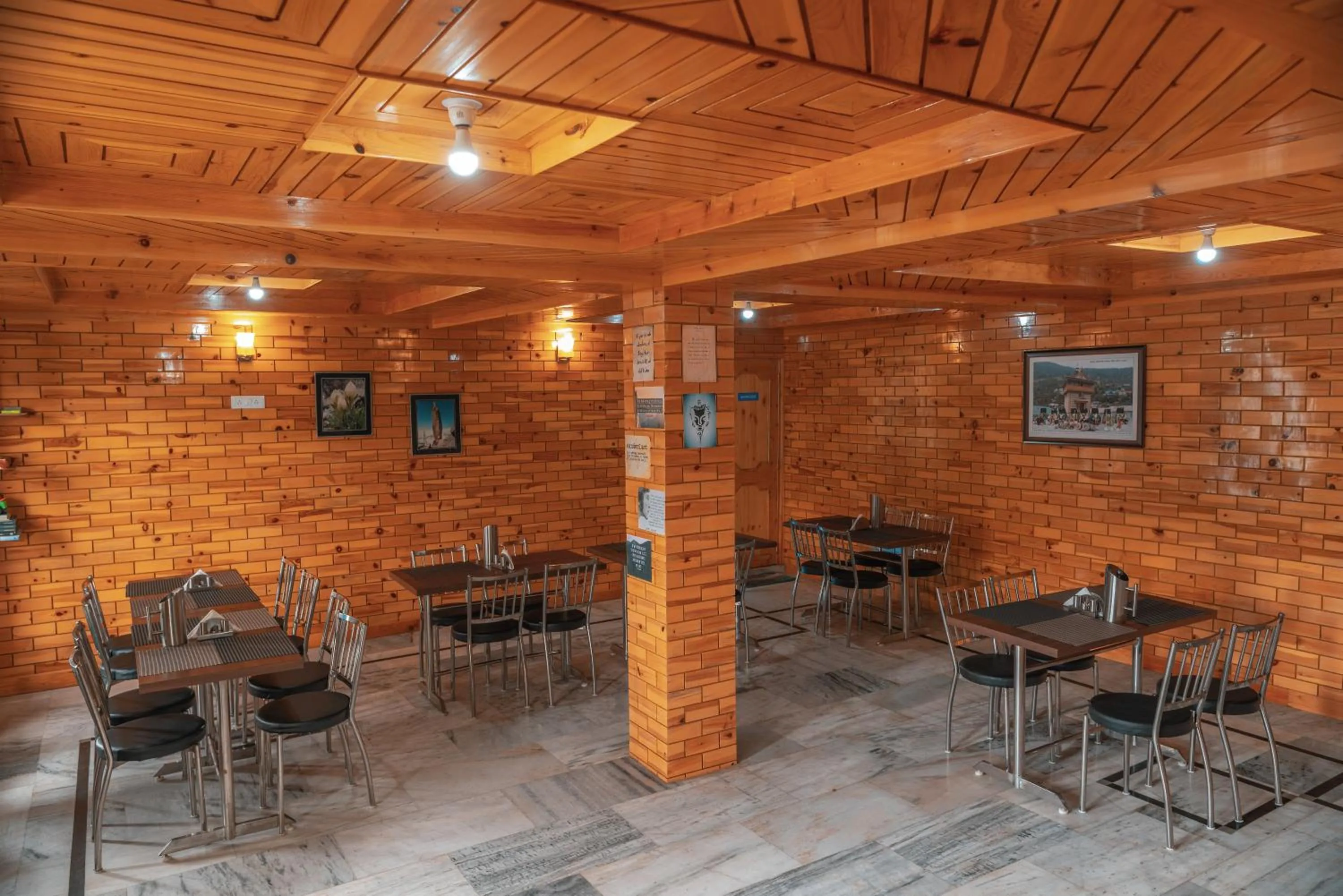 Restaurant/places to eat in Hotel Kalpa Deshang