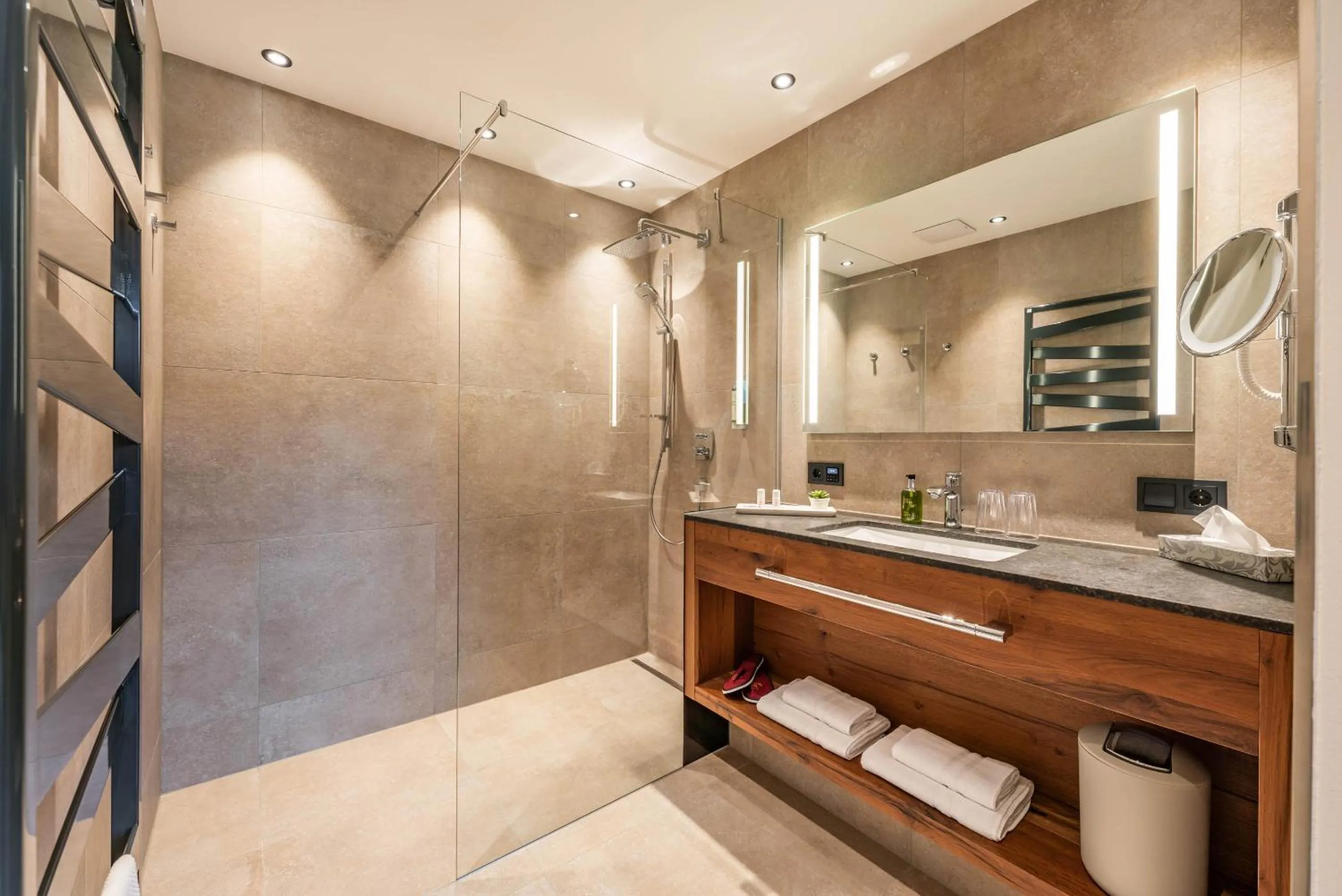 Shower in Hotel Pramstraller