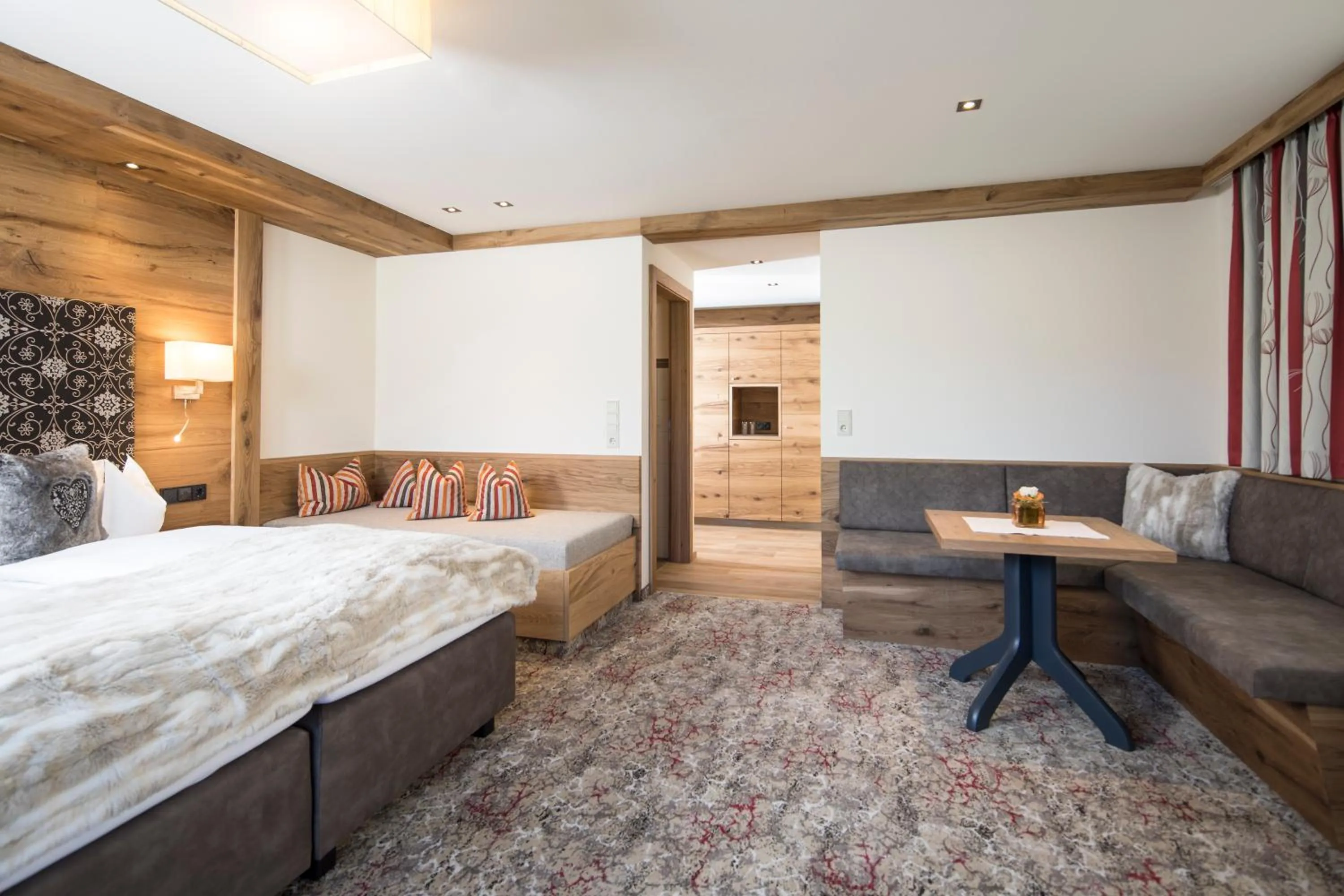 Living room, Bed in Hotel Pramstraller