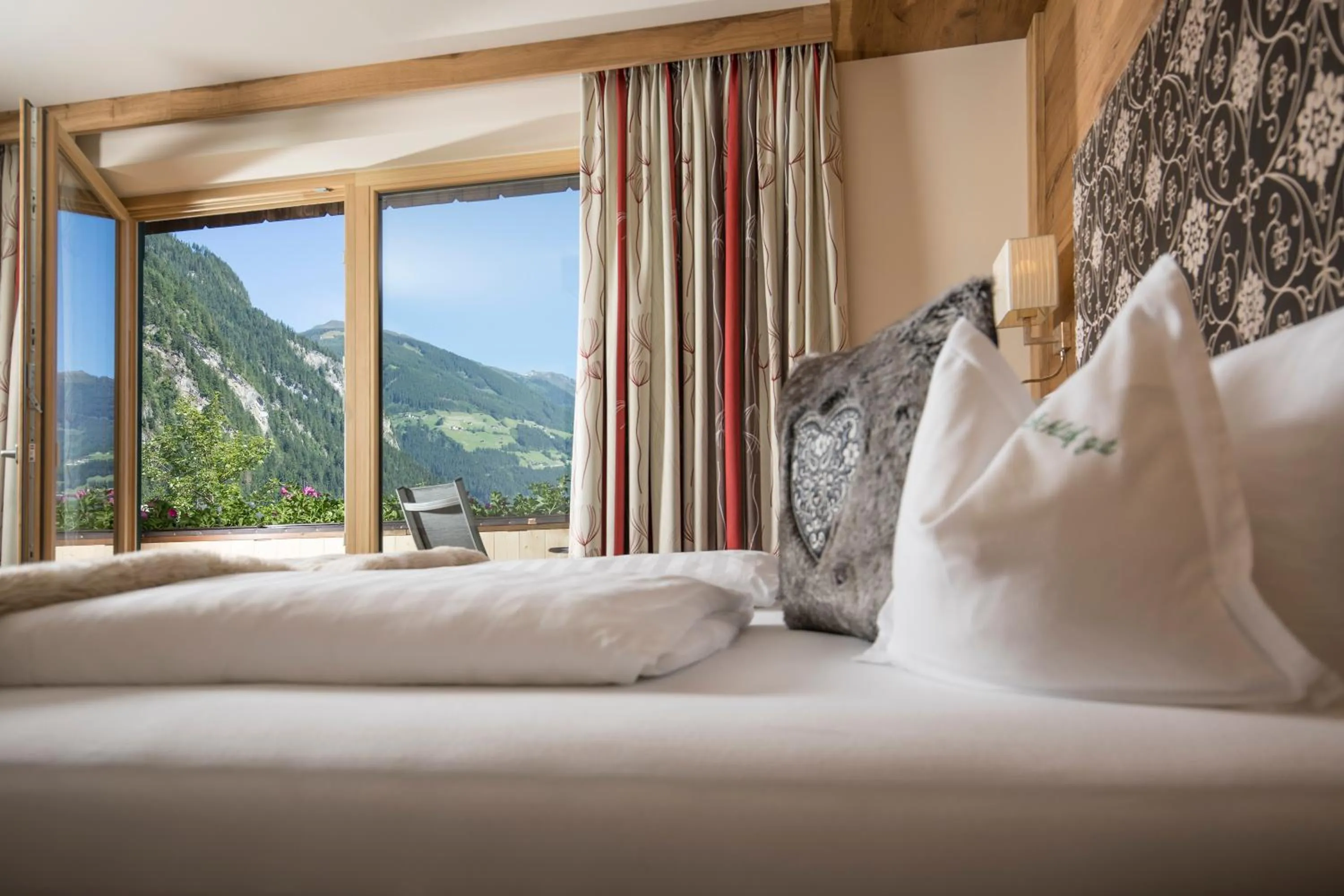 Bed in Hotel Pramstraller