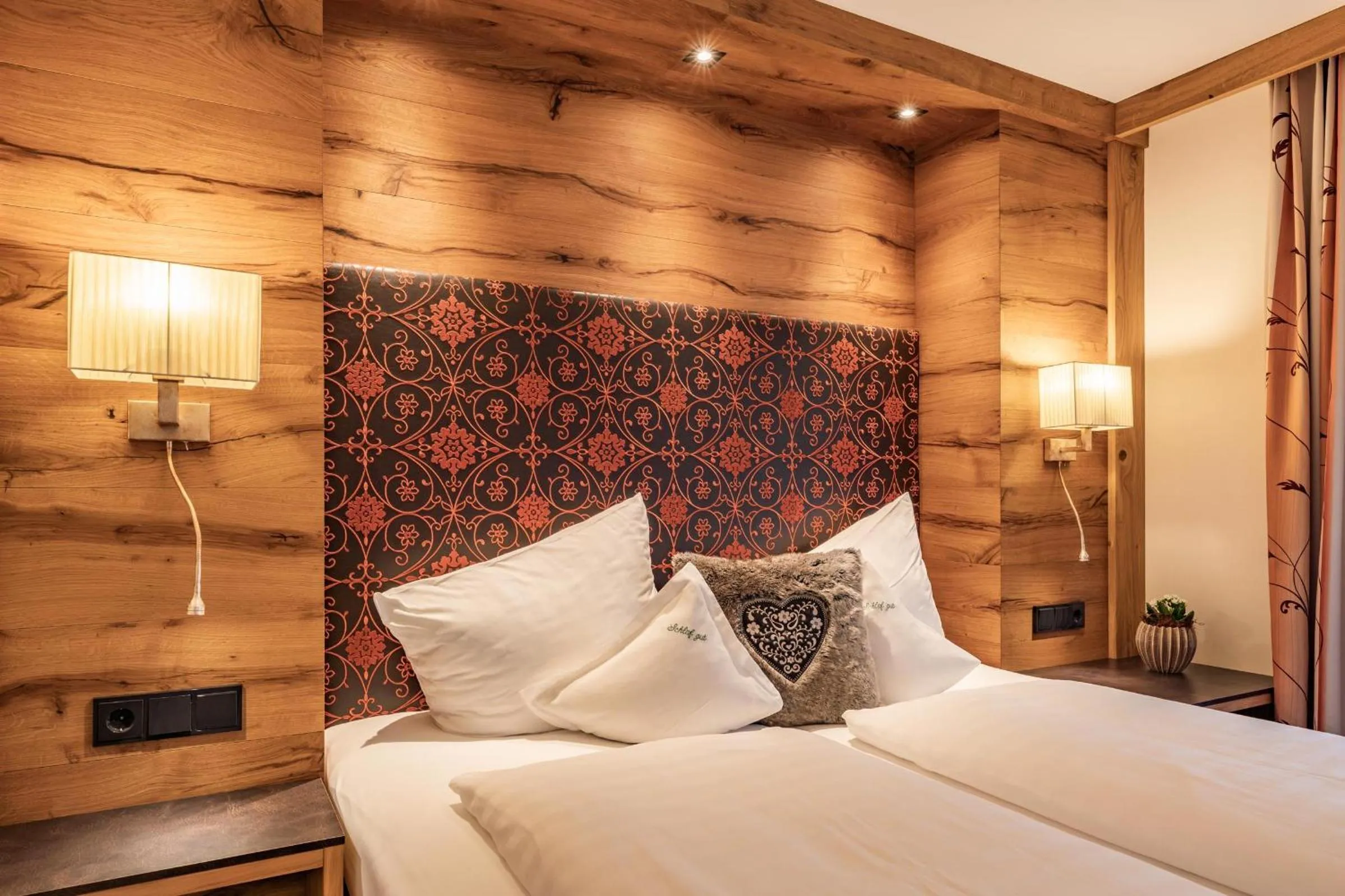 Decorative detail, Bed in Hotel Pramstraller