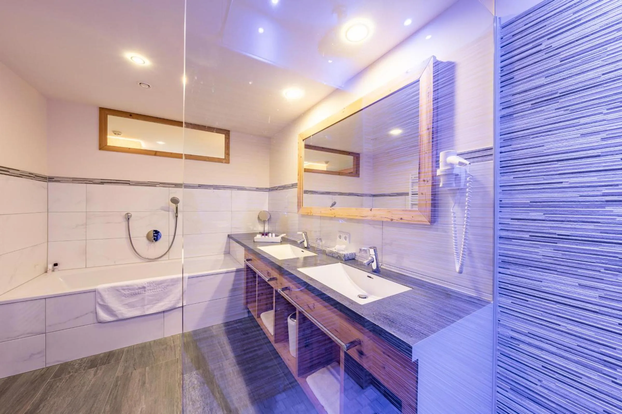 Bathroom in Hotel Pramstraller