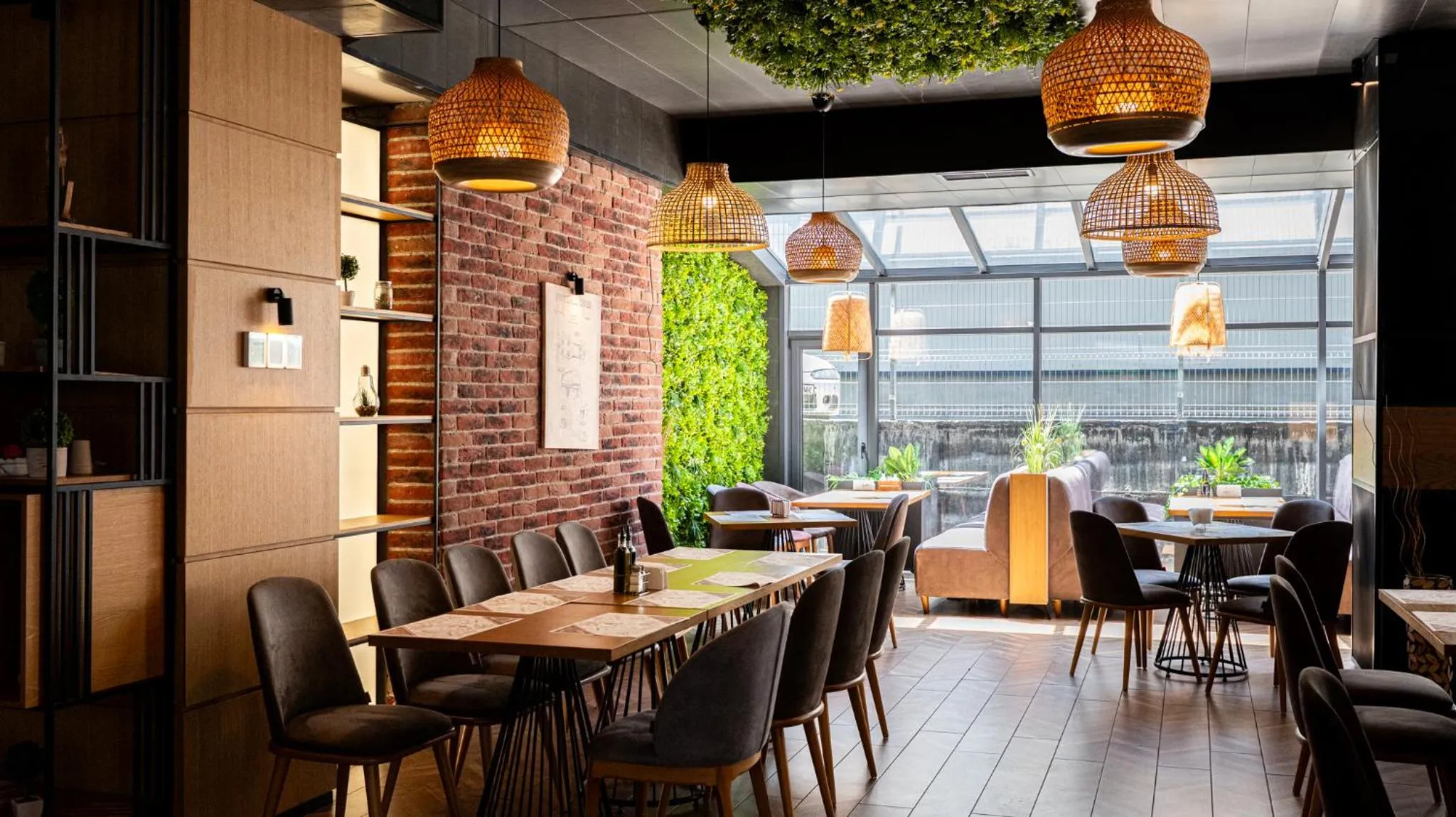 Restaurant/places to eat in Avenue Hotel