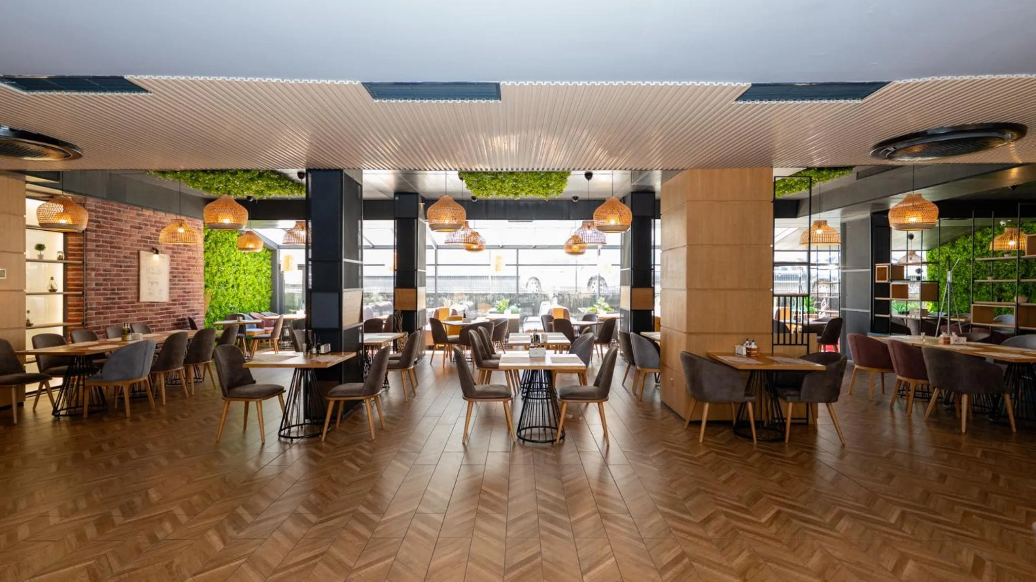 Restaurant/places to eat in Avenue Hotel