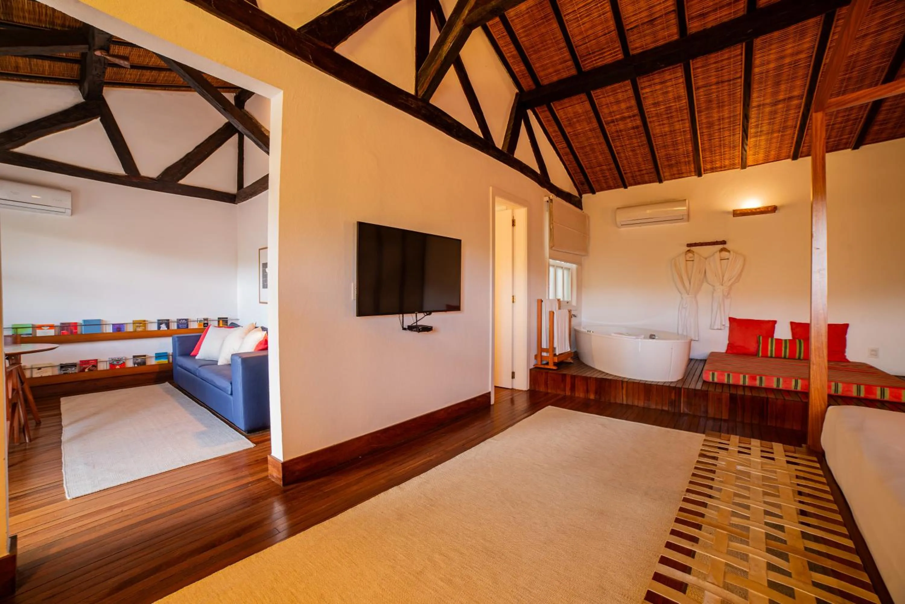 Bed in Pousada Literária de Paraty