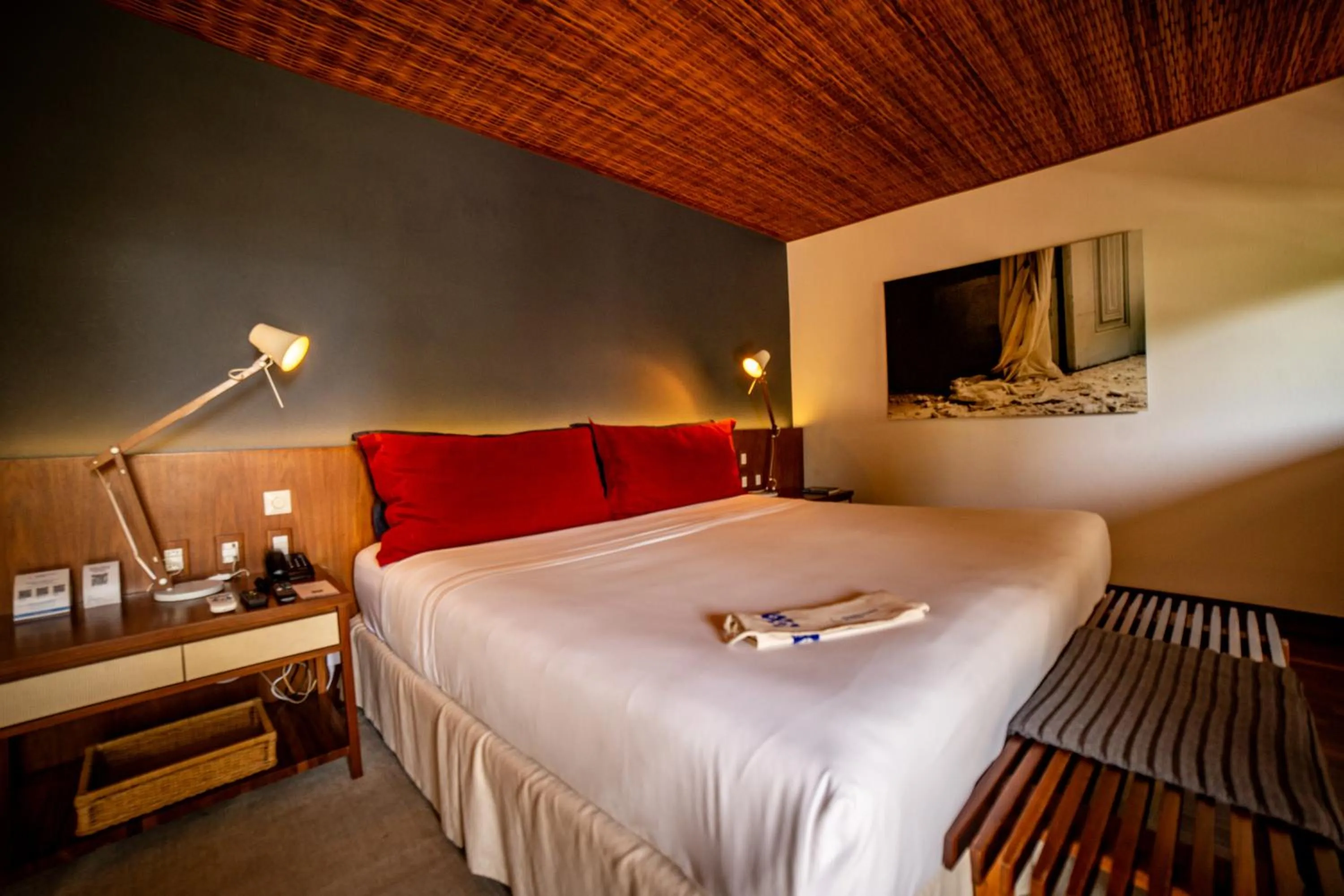 Bed in Pousada Literária de Paraty