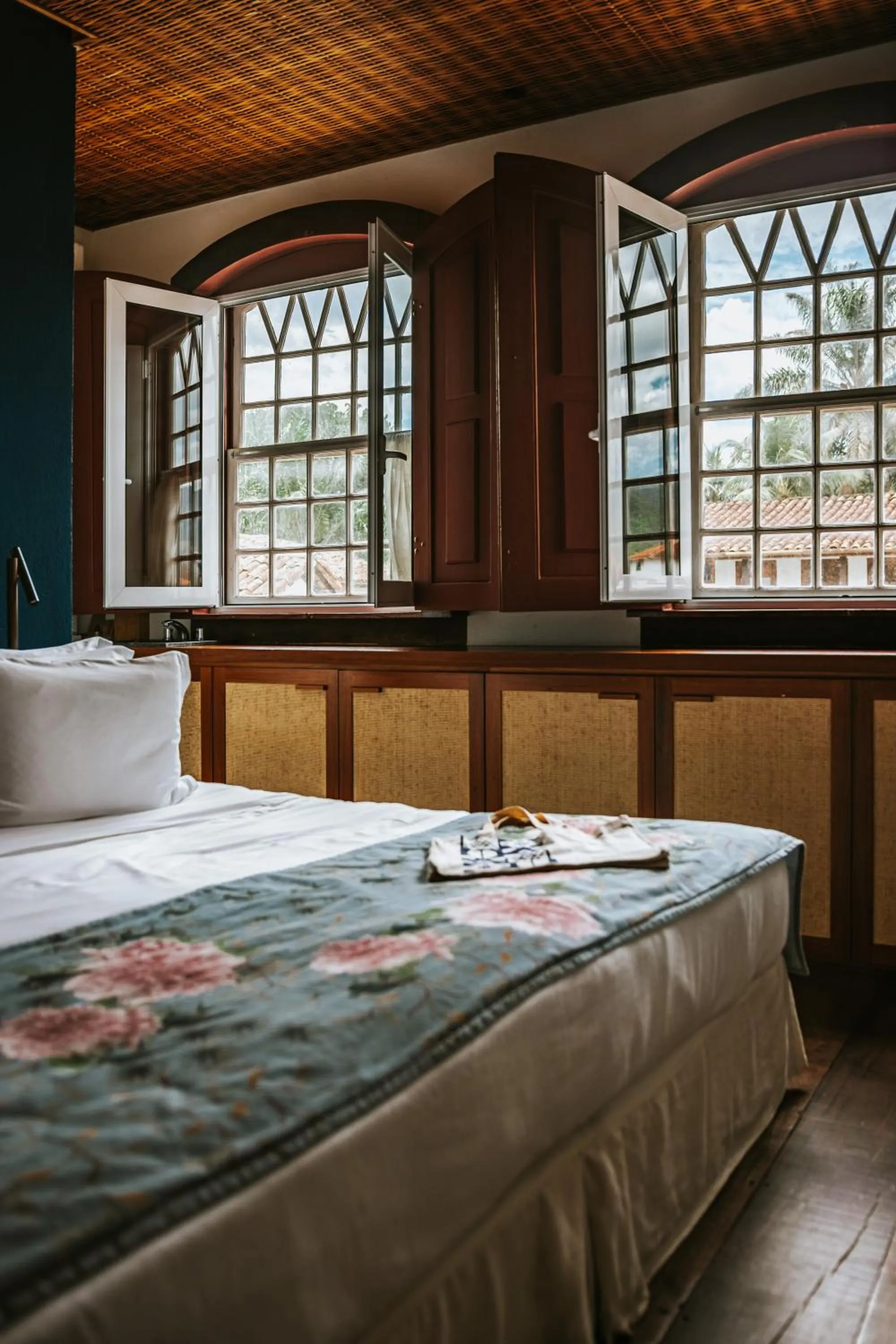 Bed in Pousada Literária de Paraty