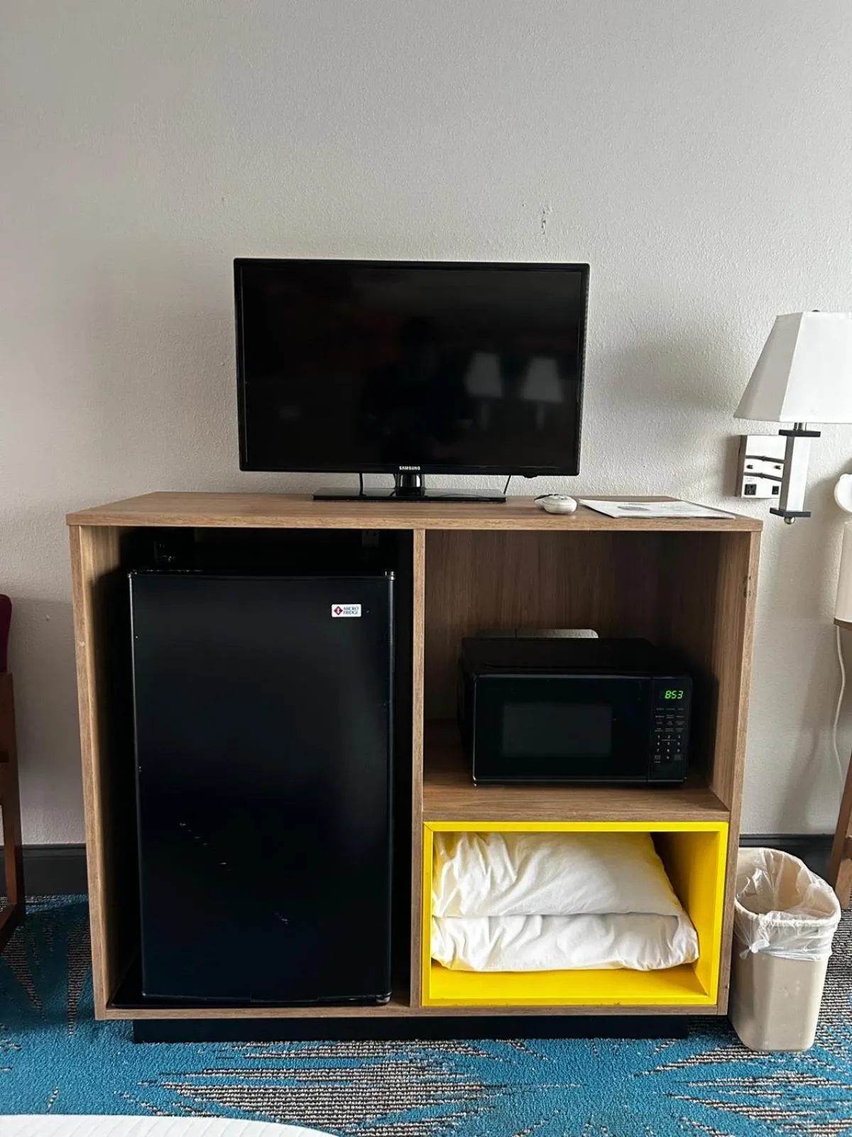 TV and multimedia in Days Inn by Wyndham Dahlonega University Area