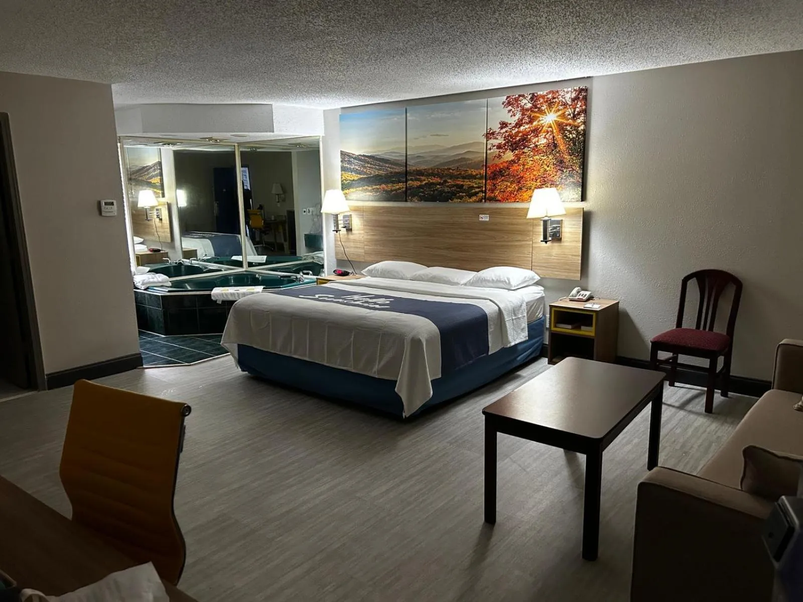 View (from property/room), Bed in Days Inn by Wyndham Dahlonega University Area