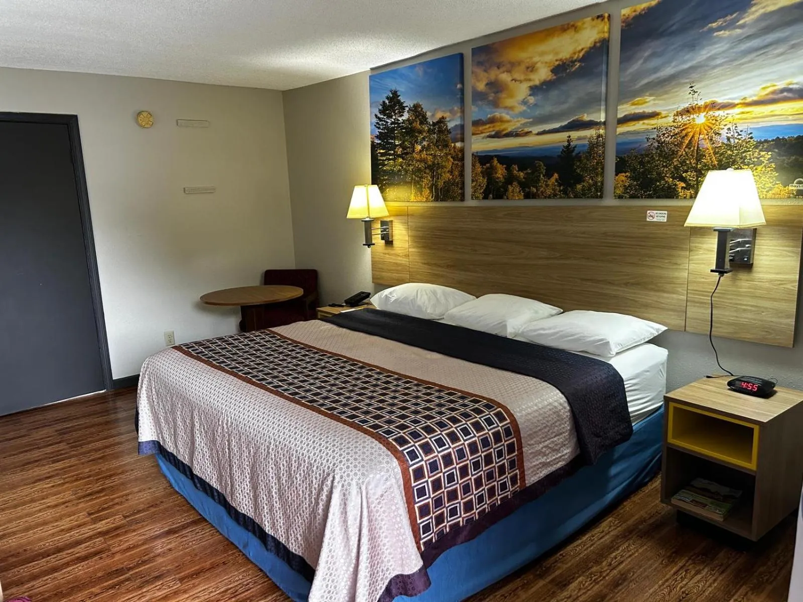 Bed in Days Inn by Wyndham Dahlonega University Area