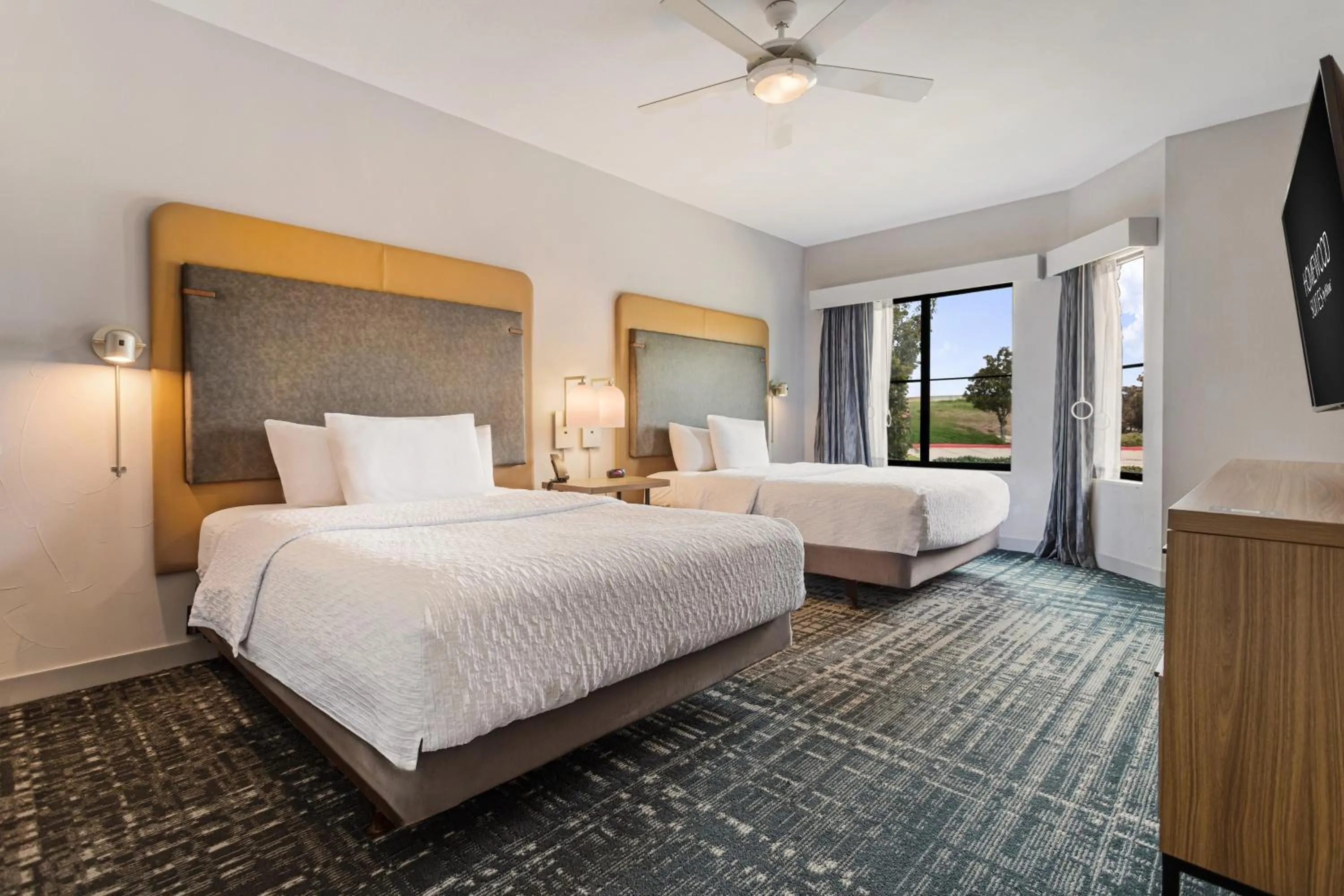 Bed in Homewood Suites Beaumont