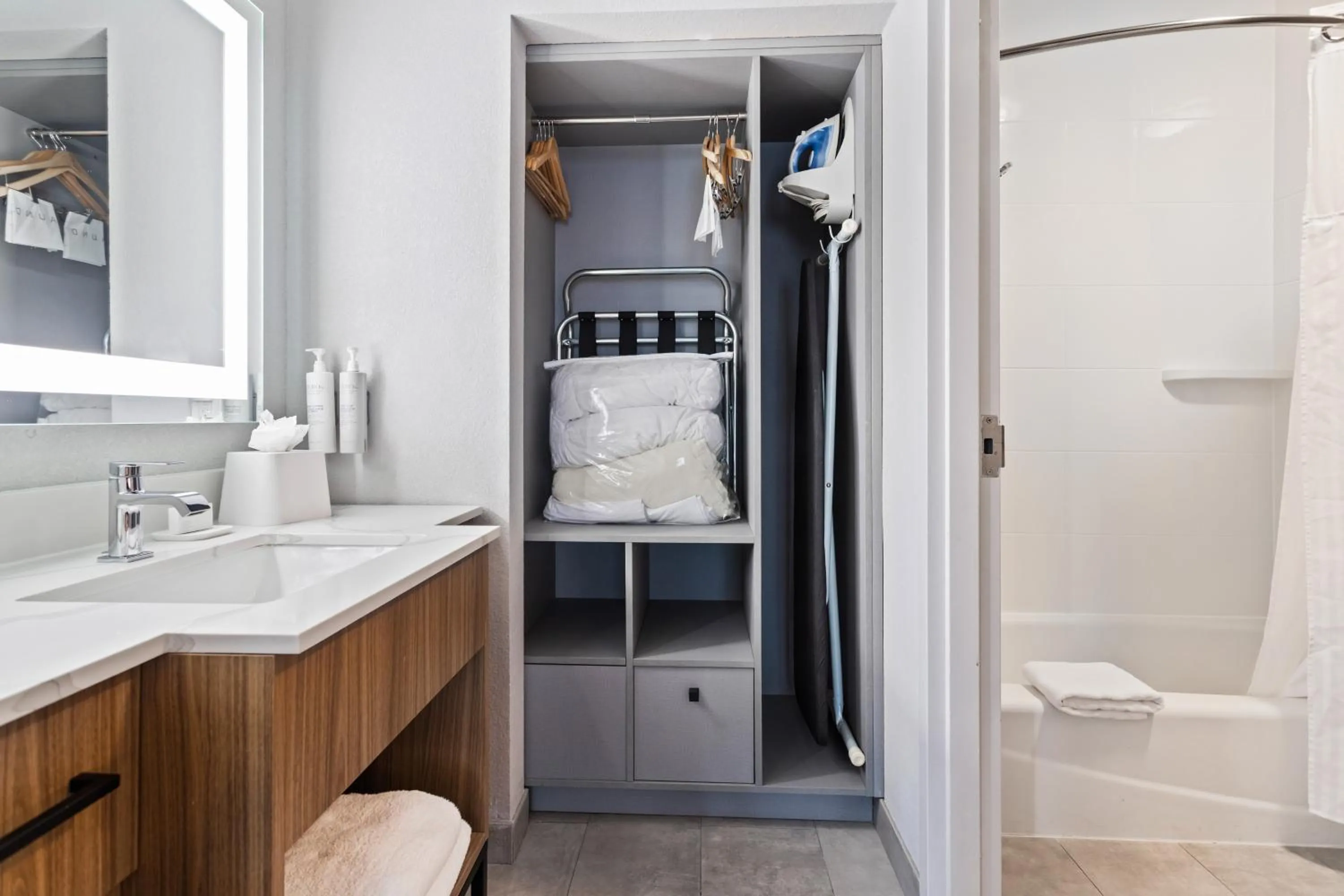 Bed in Homewood Suites Beaumont