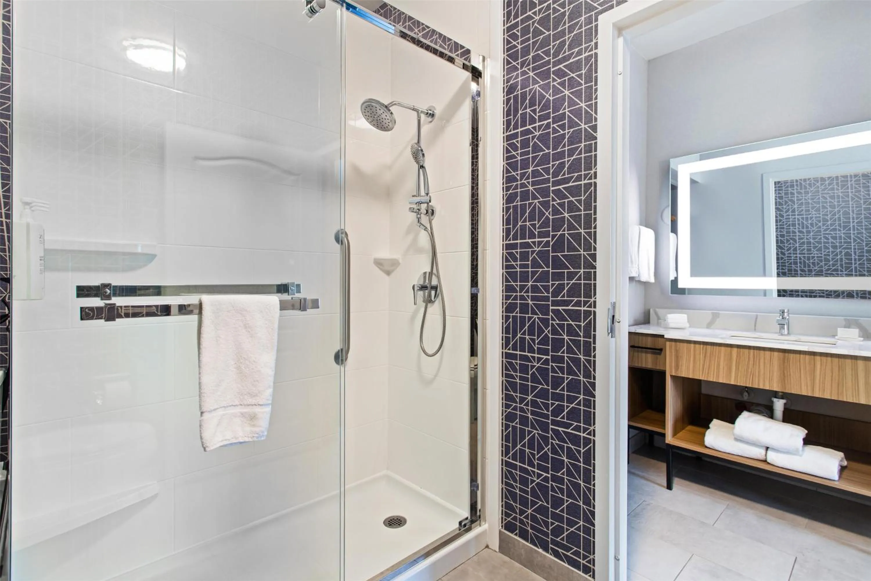 Bathroom in Homewood Suites Beaumont